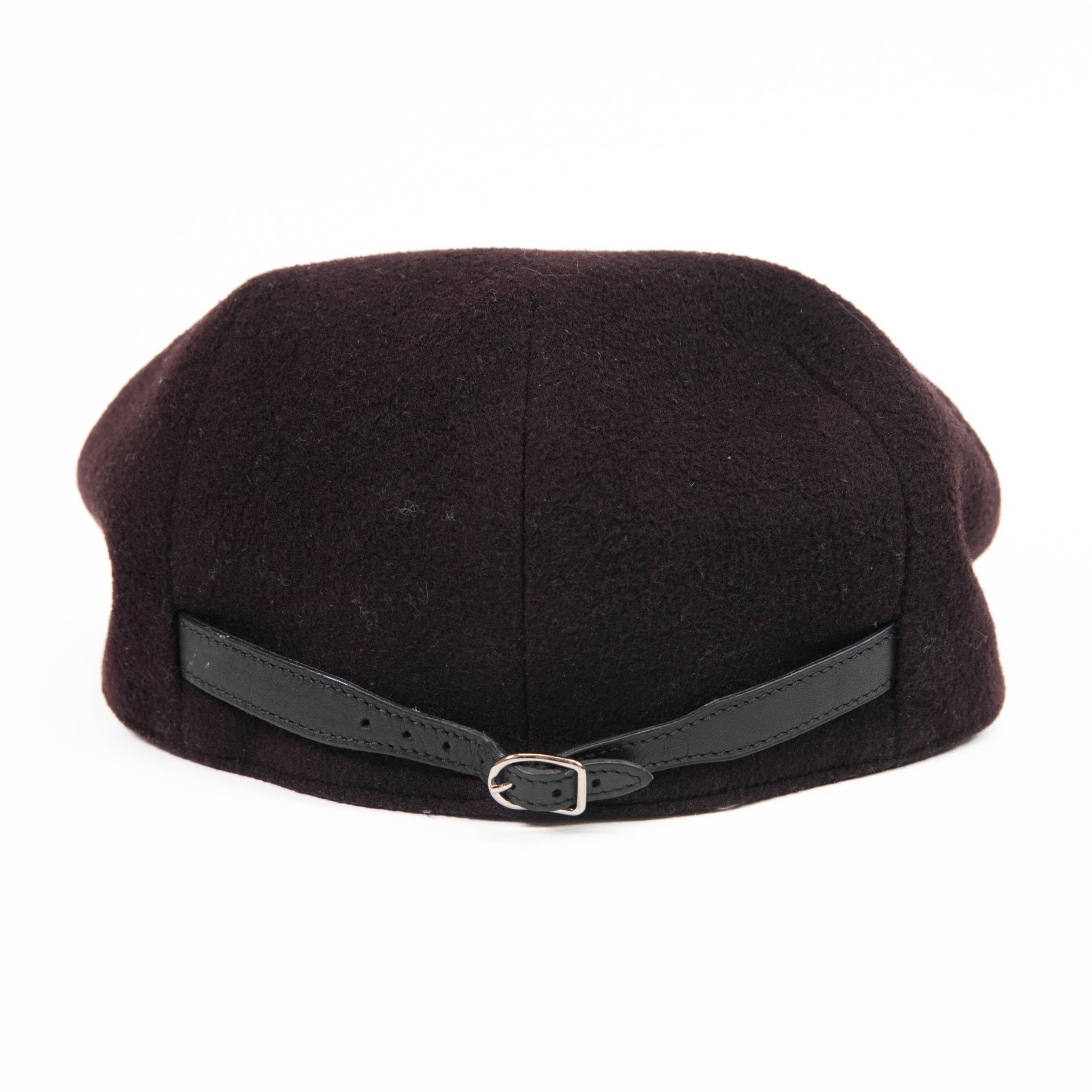 Hermes Burgundy Cashmere Buckle Hat Size 61 In Excellent Condition In Corona Del Mar, CA