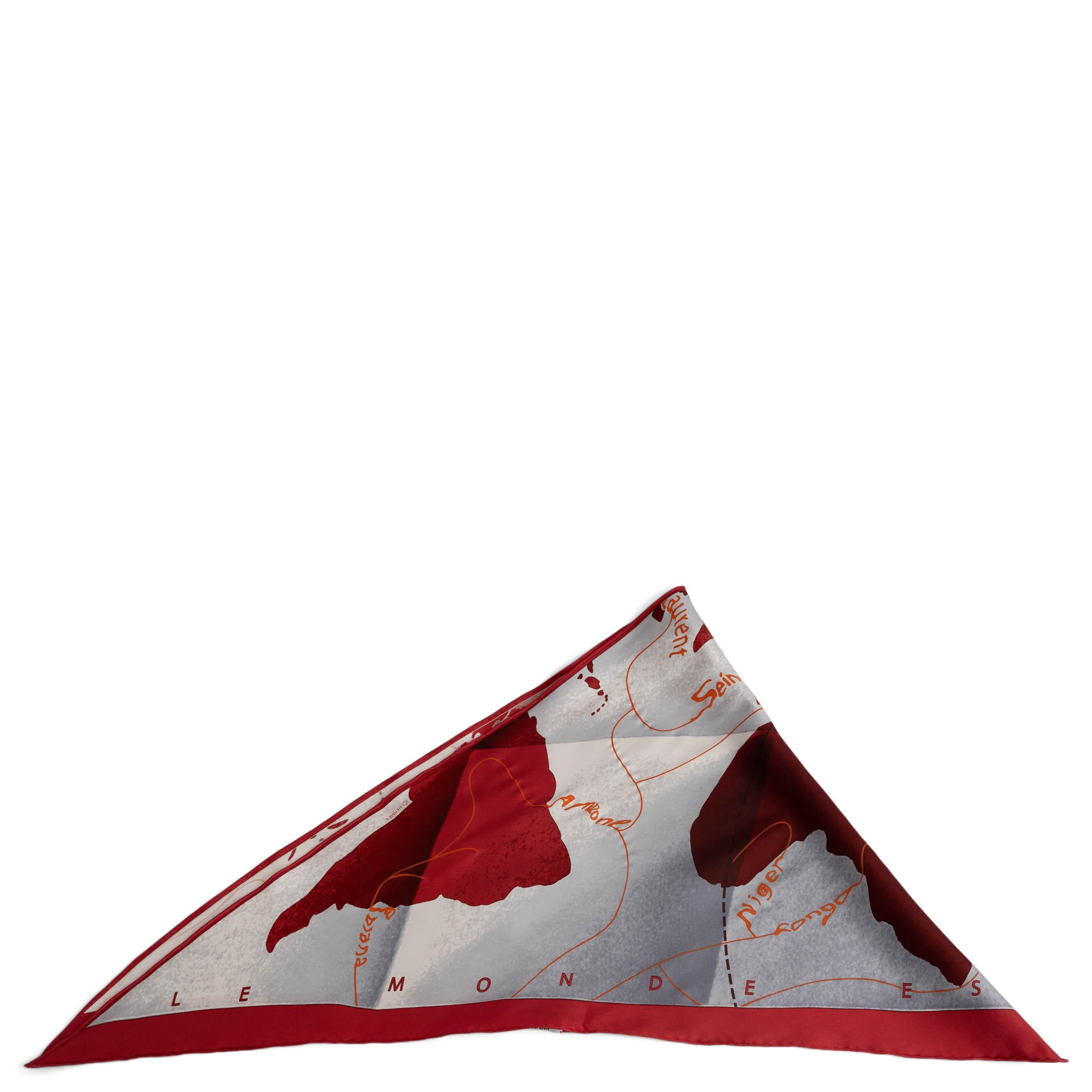This 100% authentic Hermès Le Monde est une Fleuve Pointu scarf, designed by Bali Baret, is crafted from luxurious grey and white silk twill (100%). It features a burgundy border framing a detailed world map print in matching burgundy, with striking