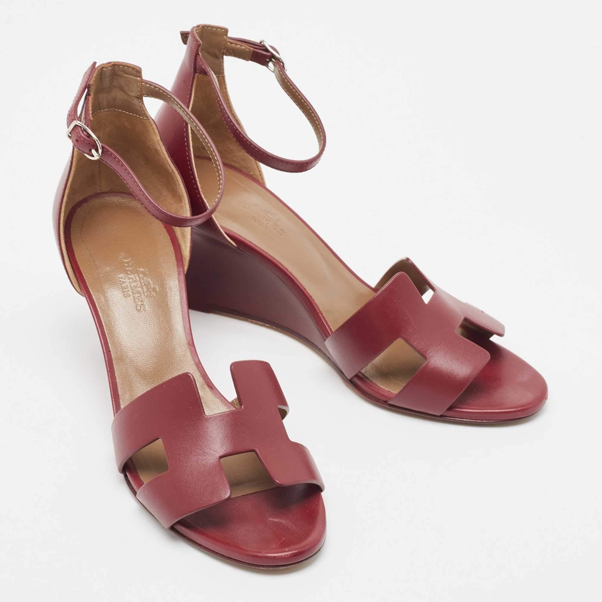 Hermes Burgundy Leather Legend Sandals Size 37.5 In Good Condition In Dubai, Al Qouz 2