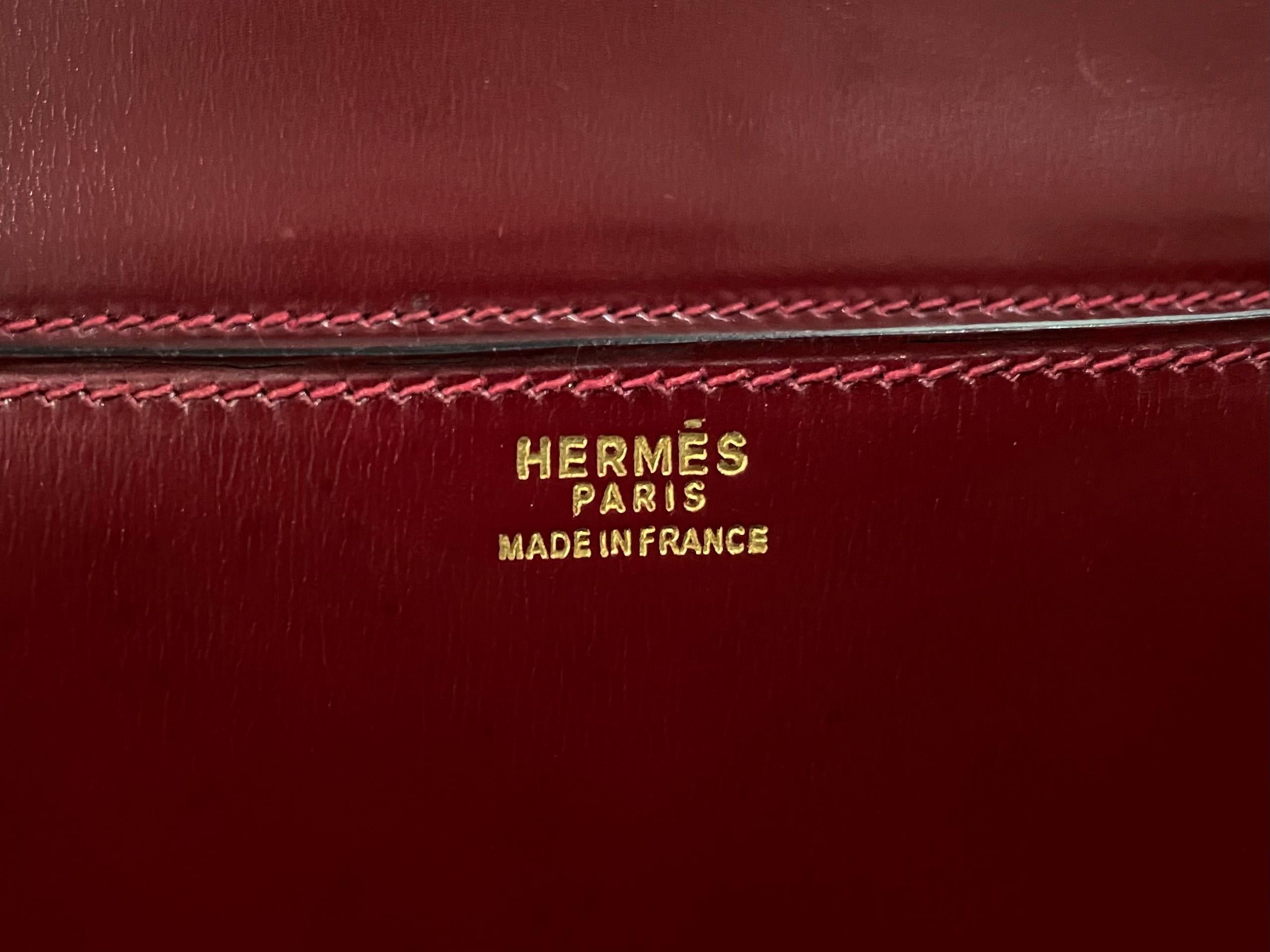 HERMÈS Burgundy Leather Two-Way Crossbody Bag with Adjustable Strap For Sale 8