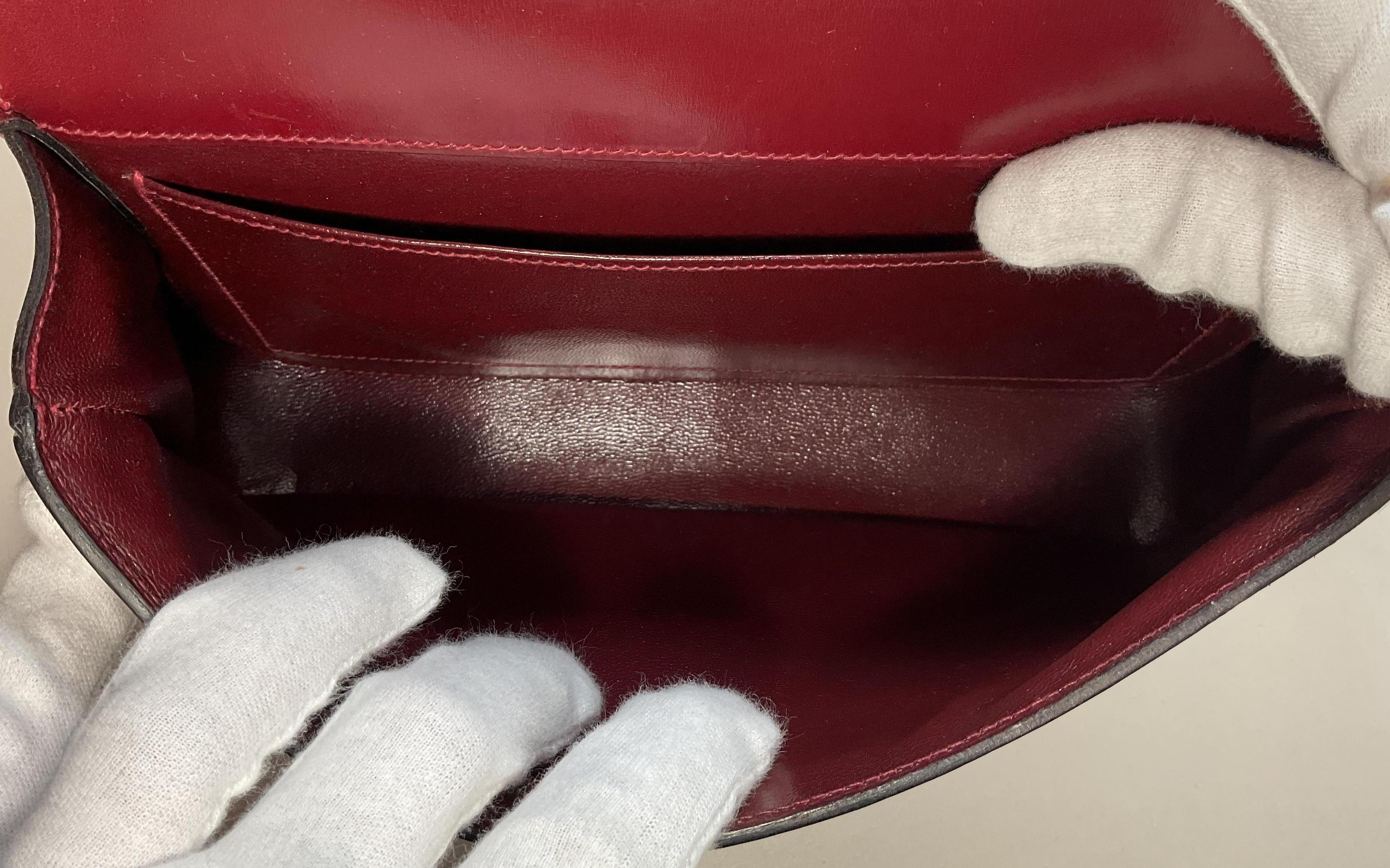 HERMÈS Burgundy Leather Two-Way Crossbody Bag with Adjustable Strap For Sale 2