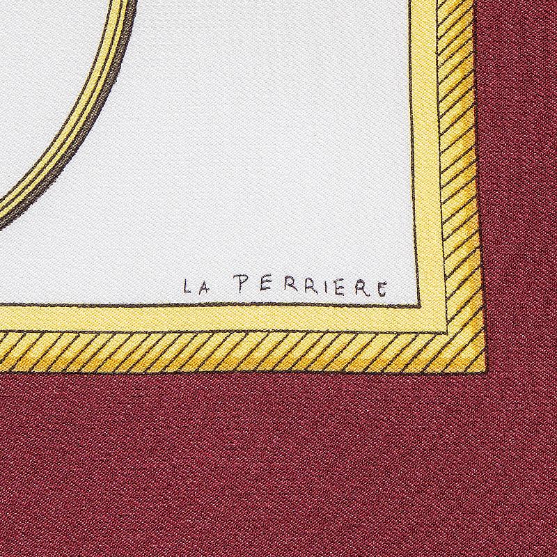 Beige Hermès - Écharpe en sergé de soie bordeaux « LES VOITURES A TRANSFORMATION », 90 en vente