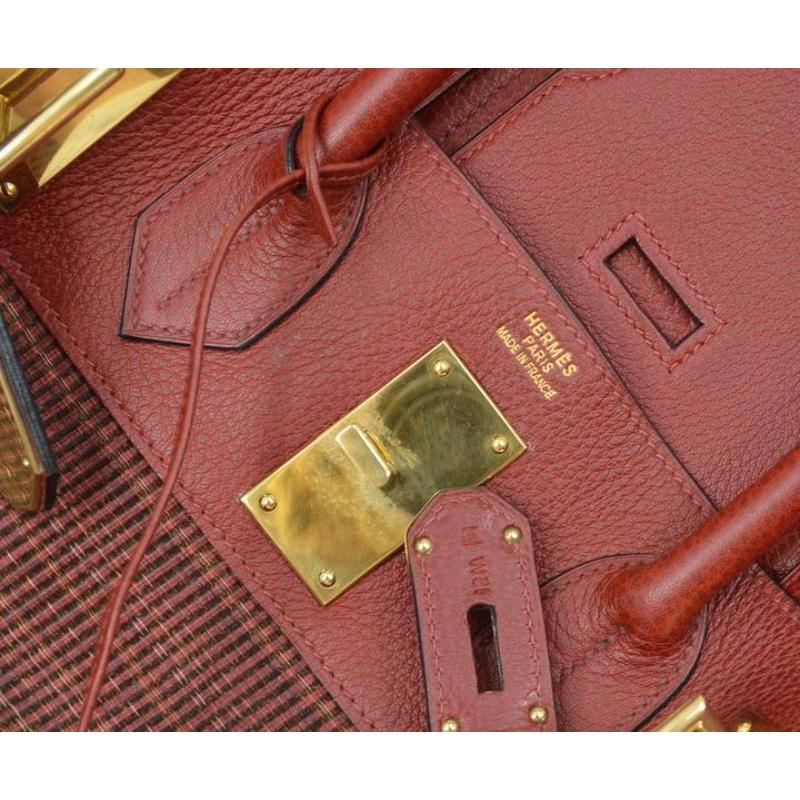 Pre-Owned Vintage Condition
From 1999 Collection
Crinoline
Buffalo Leather
Gold Tone Hardware
Canvas Lining
Measures 20