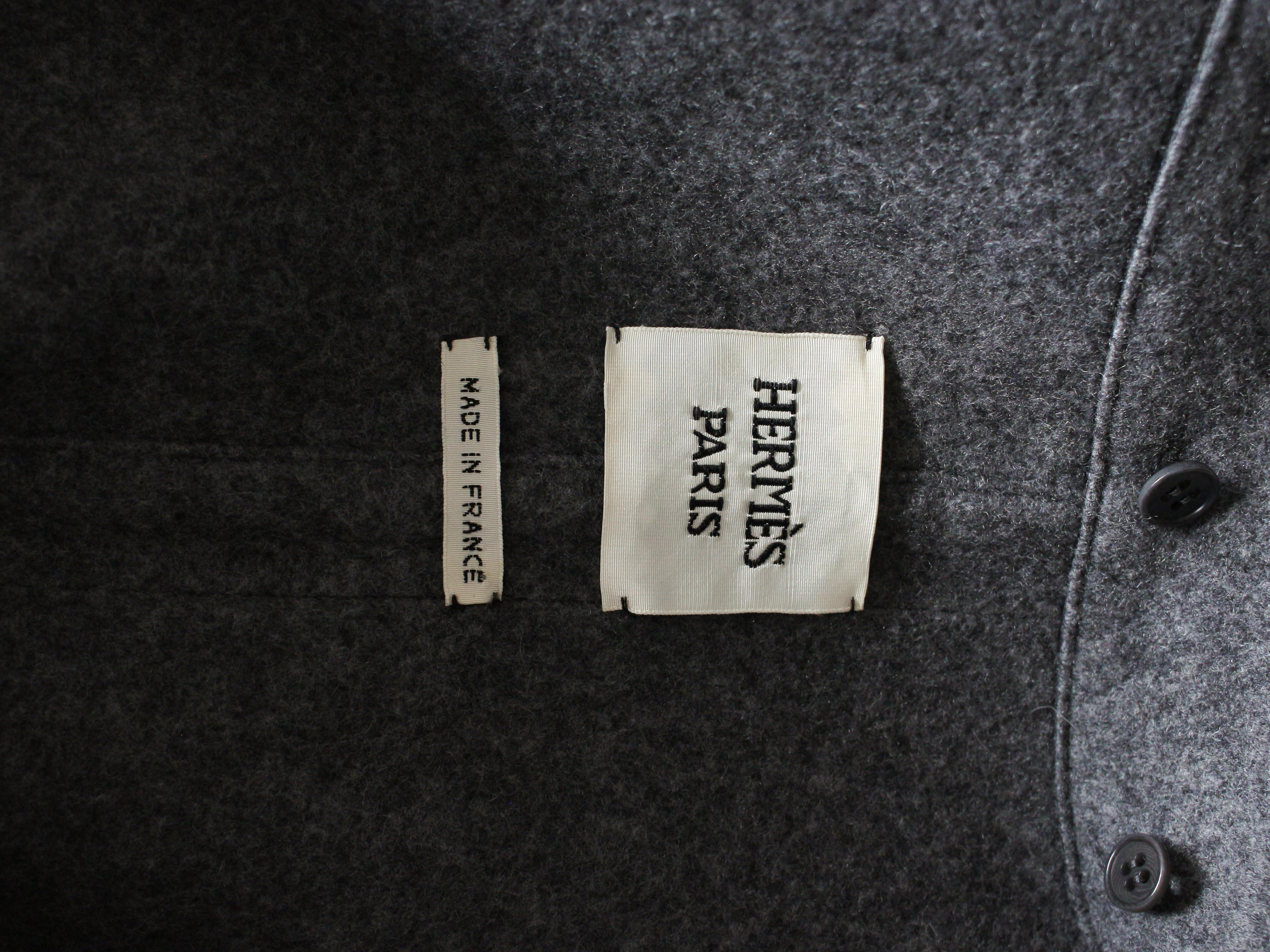 Hermès by Jean Paul Gaultier A/W09 Manteau double face en cachemire gris avec Astrakha en vente 8