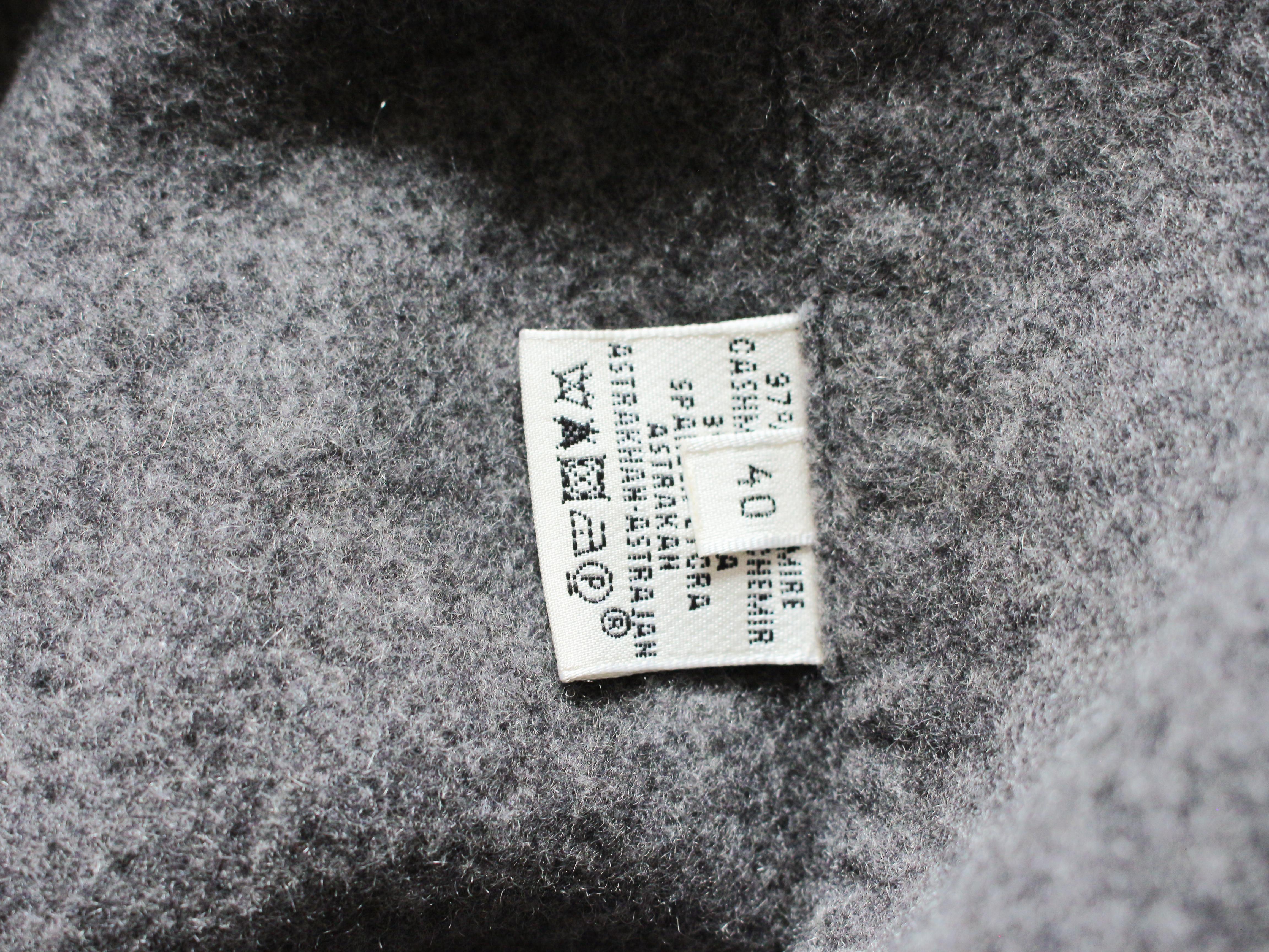 Hermès by Jean Paul Gaultier A/W09 Manteau double face en cachemire gris avec Astrakha en vente 9