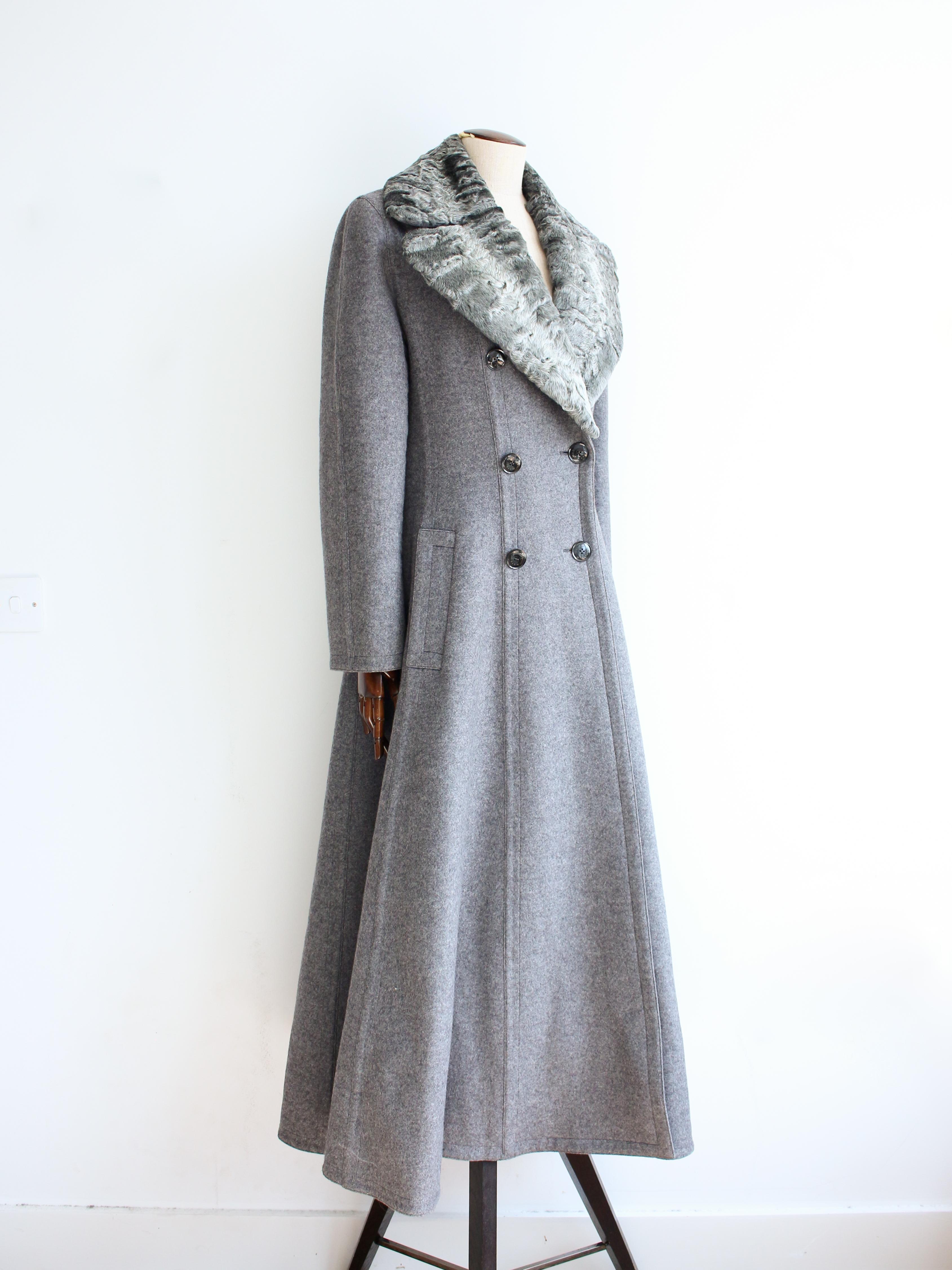 Hermès by Jean Paul Gaultier A/W09 Manteau double face en cachemire gris avec Astrakha Pour femmes en vente