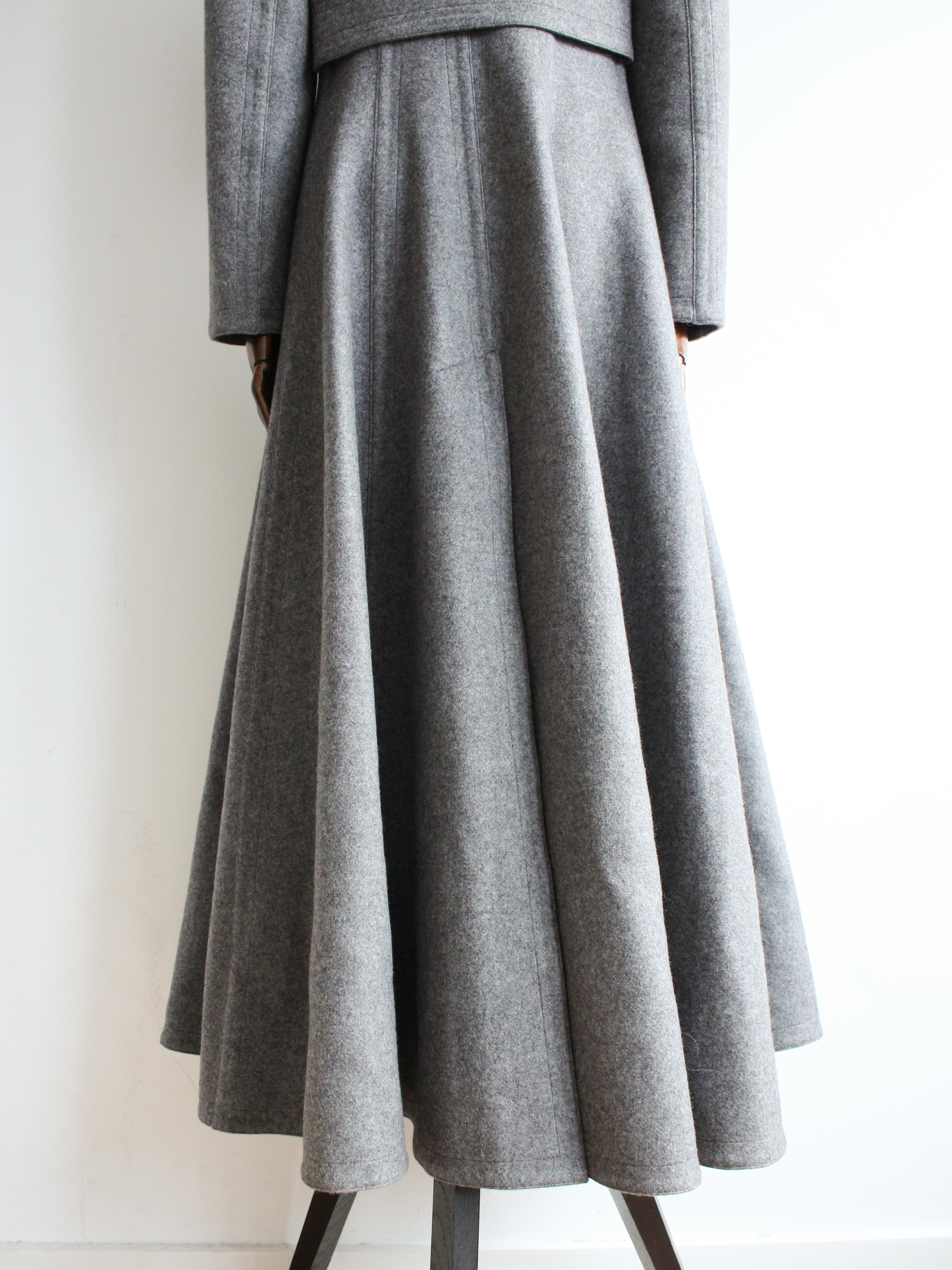 Hermès by Jean Paul Gaultier A/W09 Manteau double face en cachemire gris avec Astrakha en vente 3