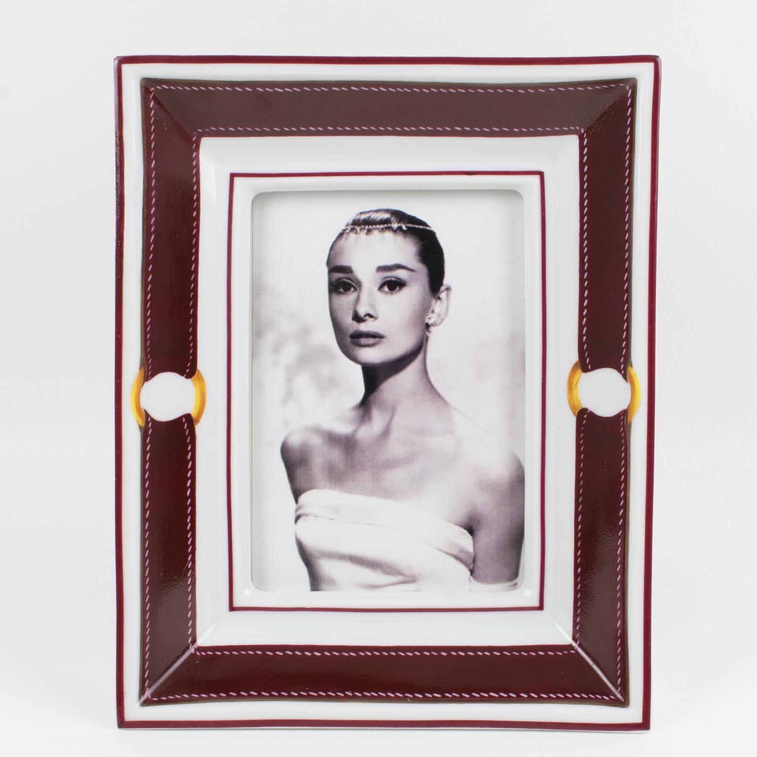 Français Cadre photo en céramique avec décor équestre Hermès by Limoges en vente