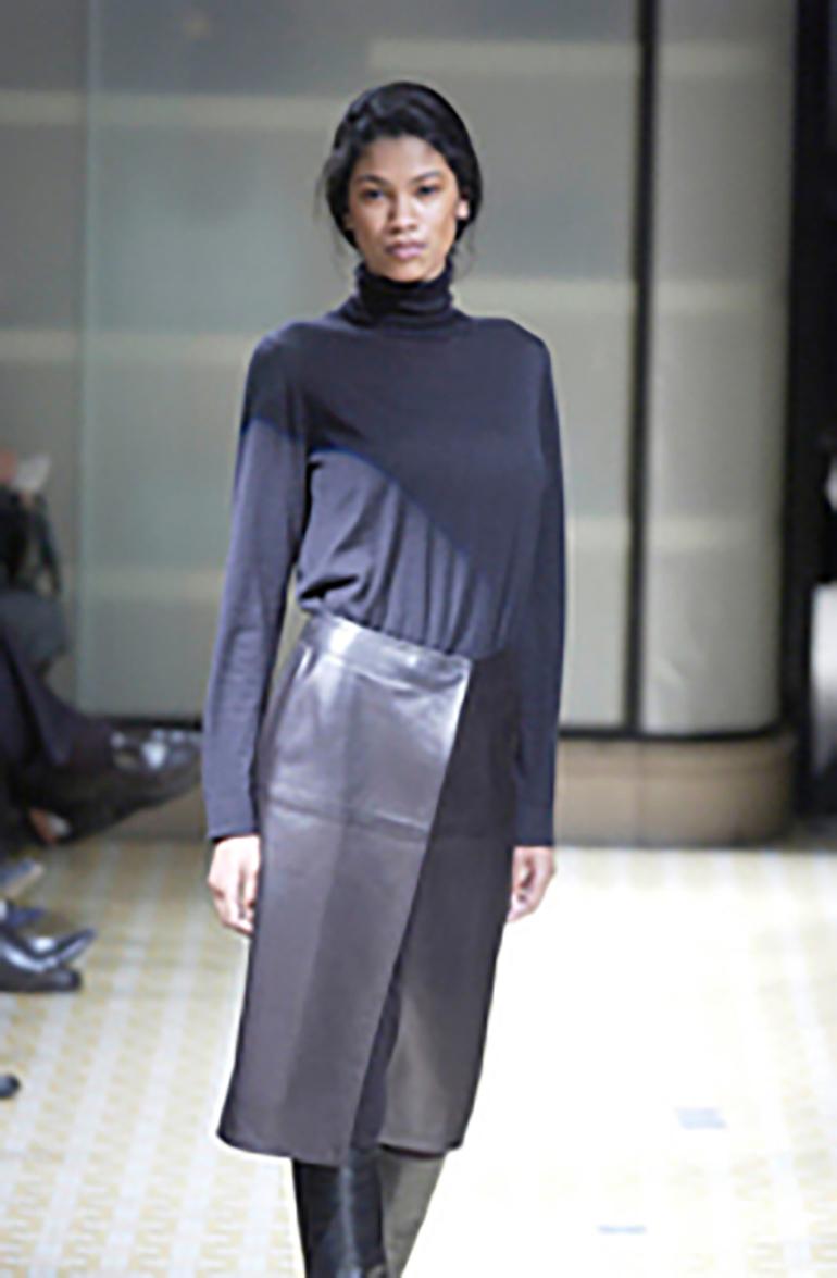 HERMÈS BY Martin Margiela A/W2002 Black Lambskin Leather Open Front Over skirt For Sale 12
