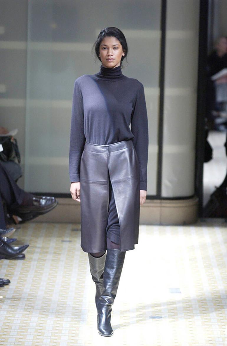 HERMÈS BY Martin Margiela A/W2002 Black Lambskin Leather Open Front Over skirt For Sale 14