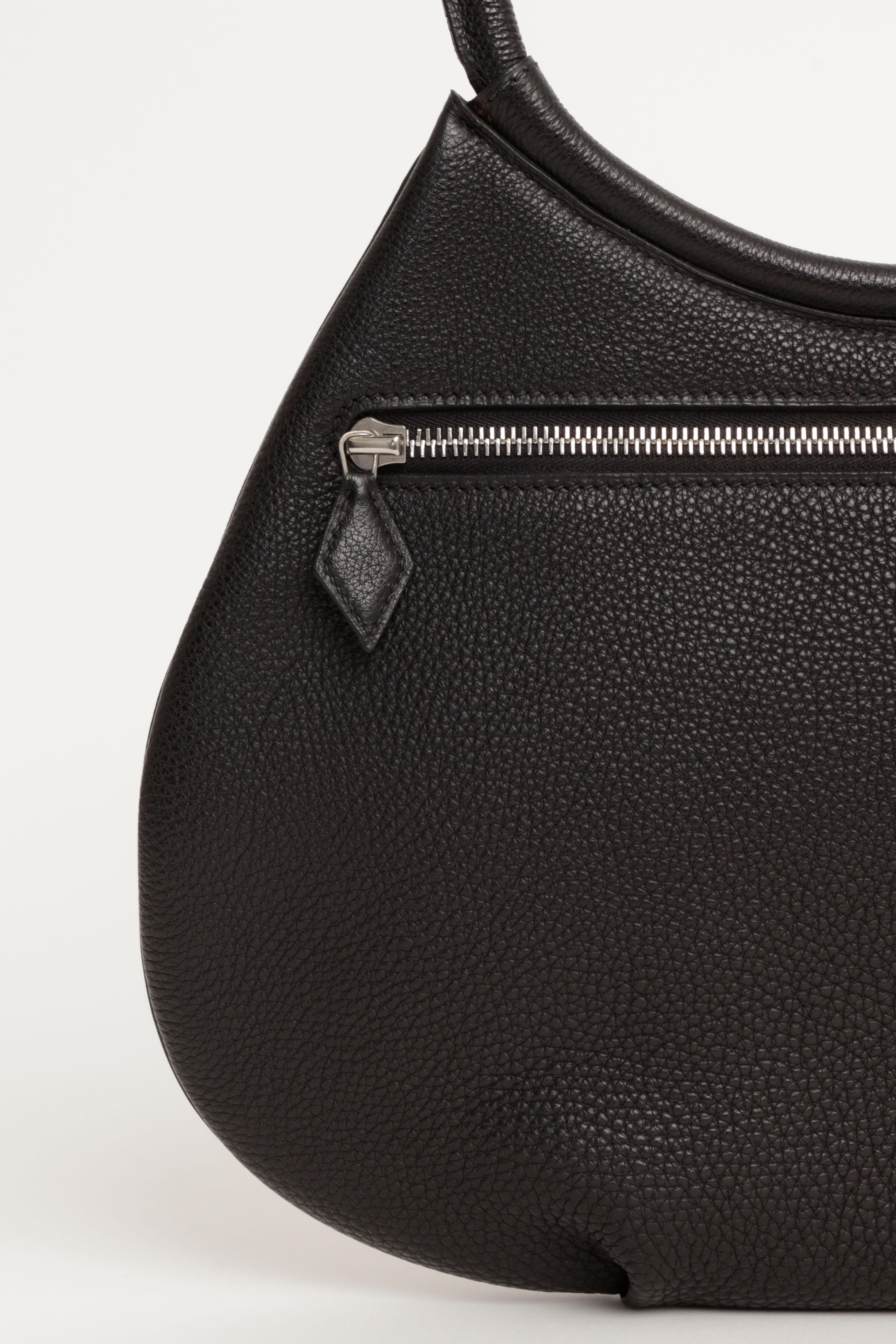 da uomo o donna Borsa a tracolla Hermes Cacahuete in pelle nera di Togo con finiture Palladium 2001 in vendita