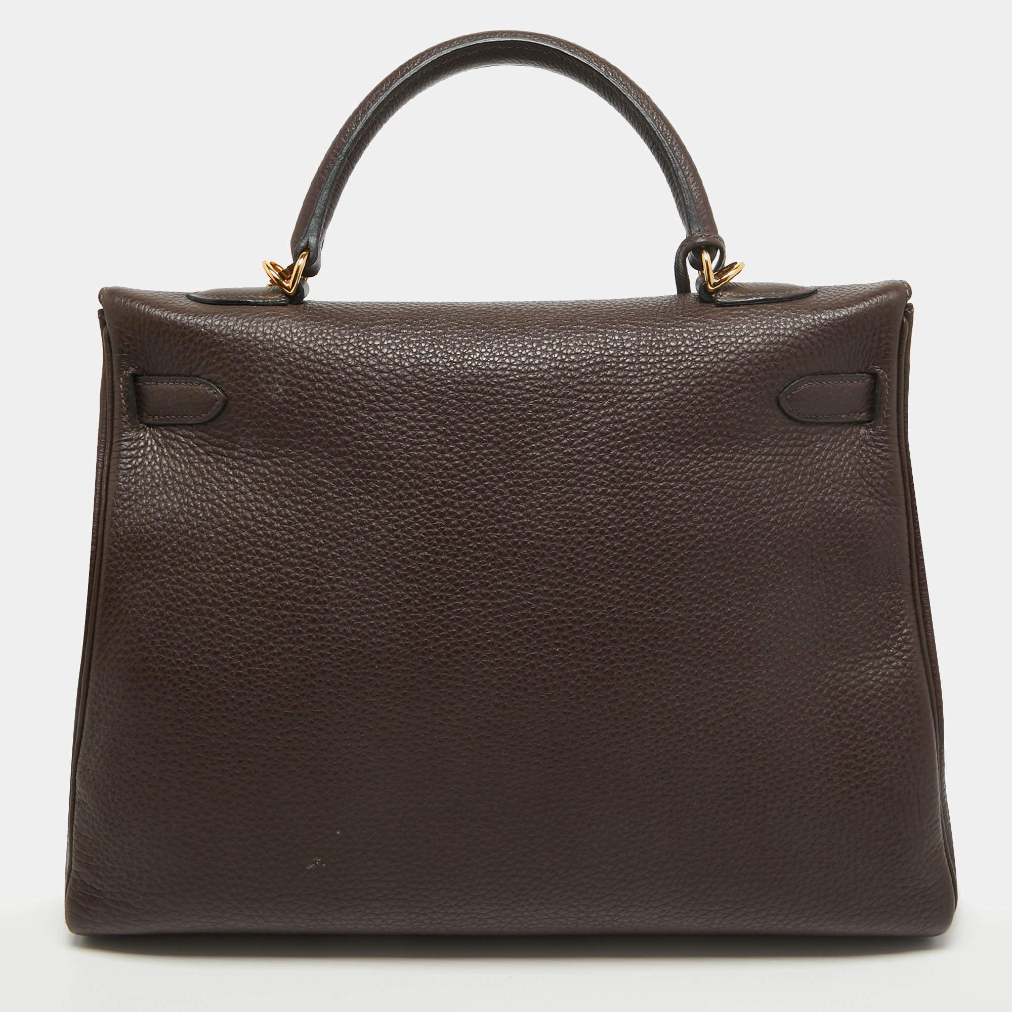 The Hermes Kelly is beautiful as it is carefully hand-stitched to perfection. This Kelly Retourne is crafted from Togo leather and has gold-finish hardware. Retourne has a more casual look and is stitched on the inside thus making its edges softer.