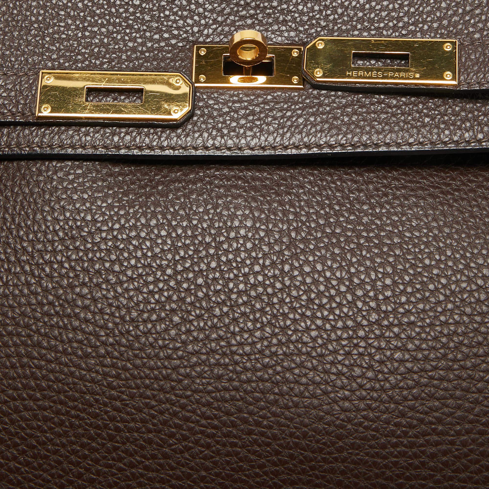 Hermes Cacao Togo Leather Gold Finish Kelly Retourne 35 Bag In Good Condition For Sale In Dubai, Al Qouz 2