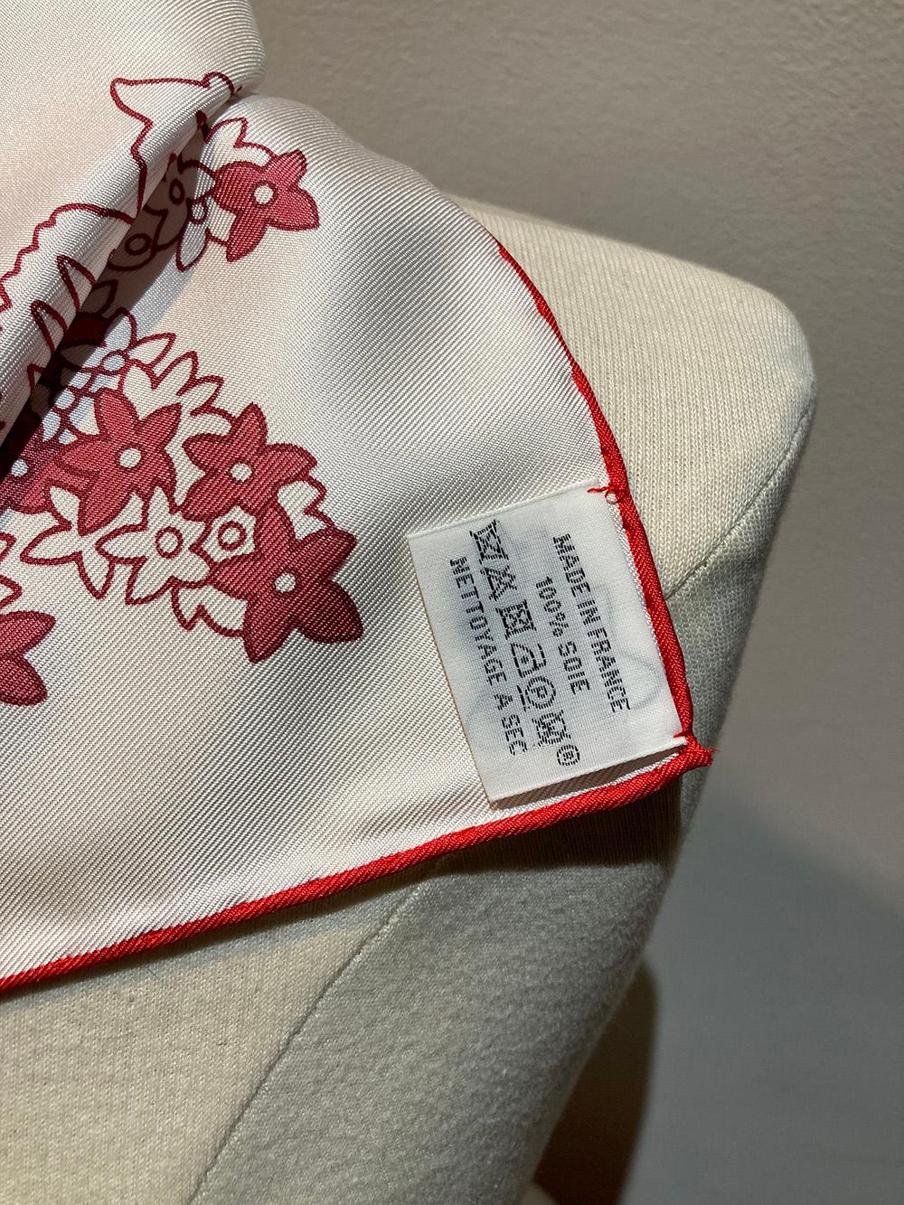 NWT Hermes Cache Cache Fleur Scarf 90 Blanc Rouge Rose For Sale 5