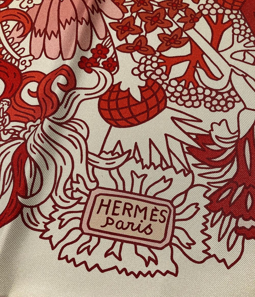 NWT Hermes Cache Cache Fleur Scarf 90 Blanc Rouge Rose In Excellent Condition For Sale In Philadelphia, PA
