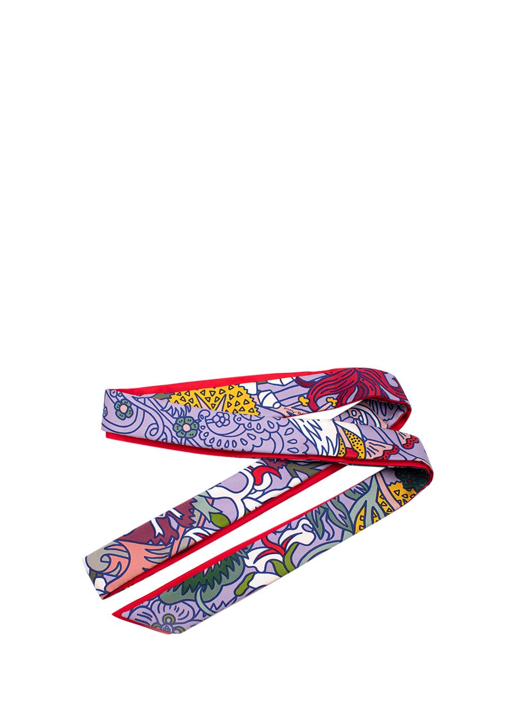 Hermes Cache-Cache Fleuri Twillon 

- Purple floral print, backed with a vibrant scarlet
- Silk twill
- Can be work around the neck, wrist, or in the hair

Materials 
100% Silk 

Made In France 
Dry Clean Only

PLEASE NOTE, THESE ITEMS ARE PRE-OWNED