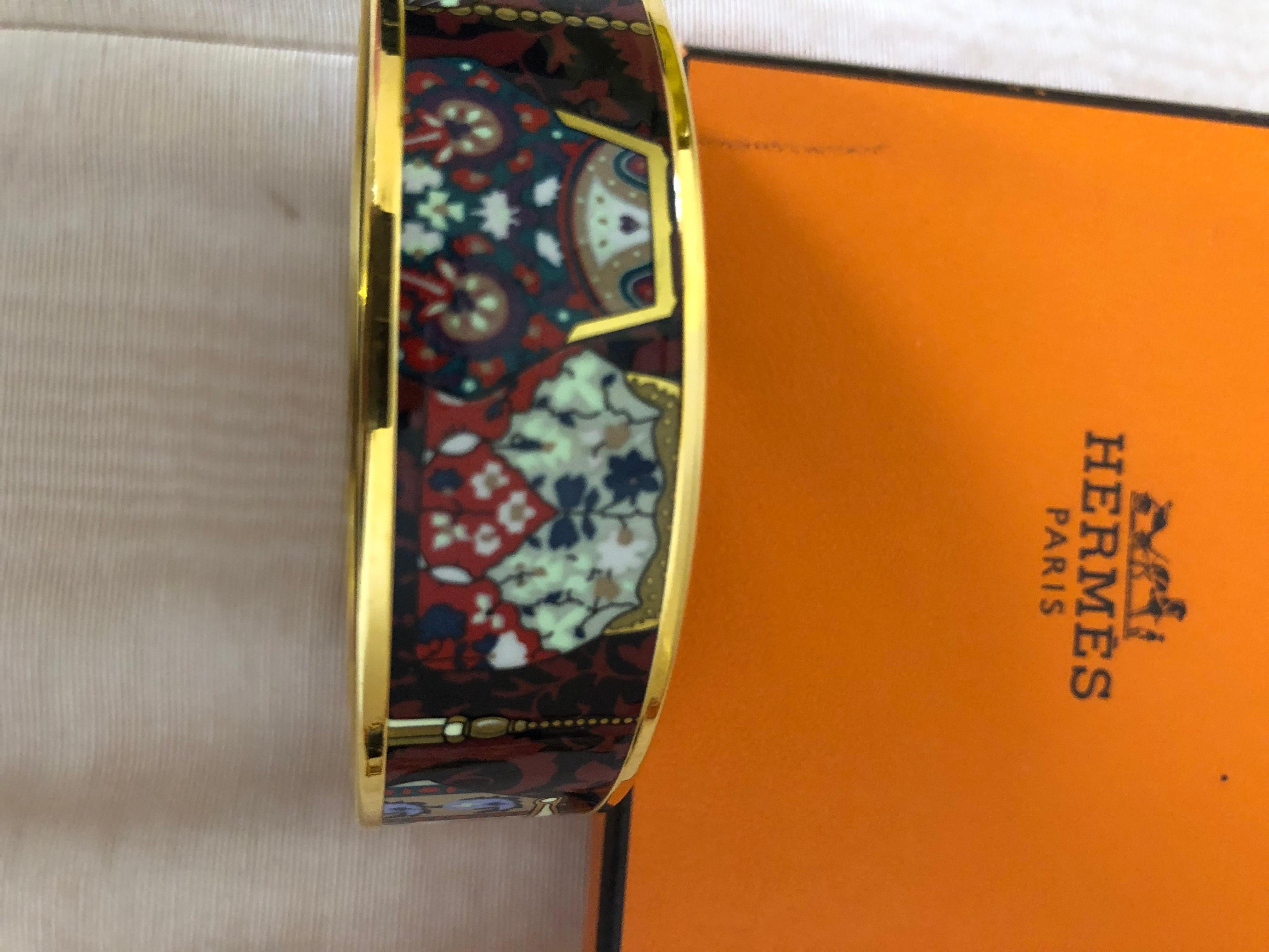 Hermes Cachmire de Tamara Enamel and Gold Plated Bangle (N-2010) w/Box/Dustbag In Excellent Condition In Port Hope, ON