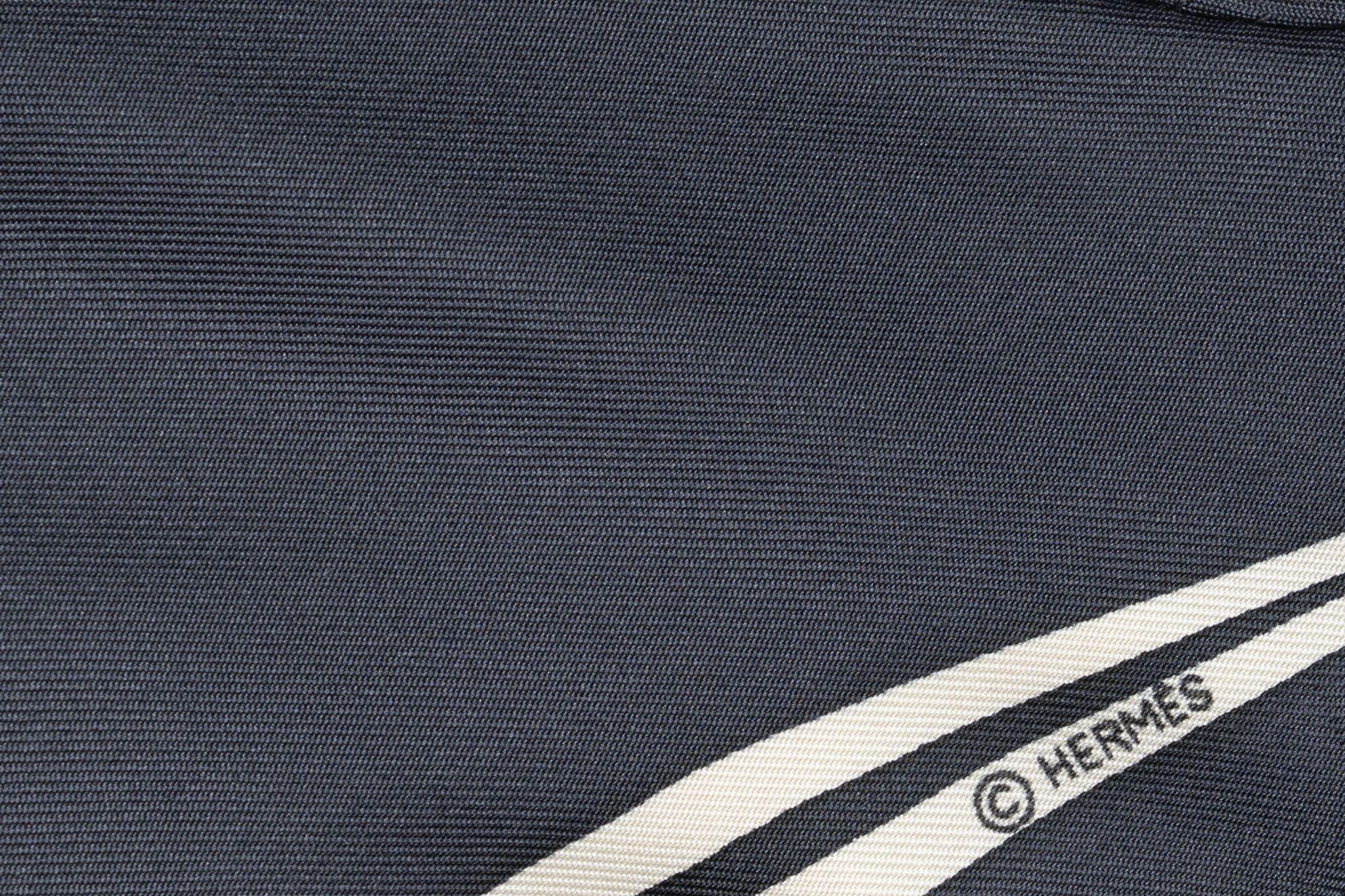 Hermès Caleche Elastique Dreieckstuch (Schwarz) im Angebot