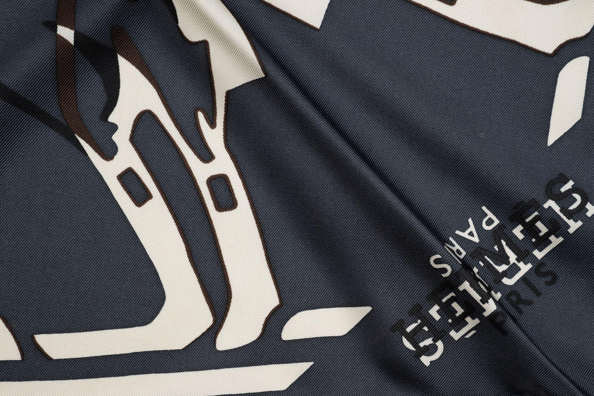 Hermès Caleche Elastique Dreieckstuch im Angebot 1