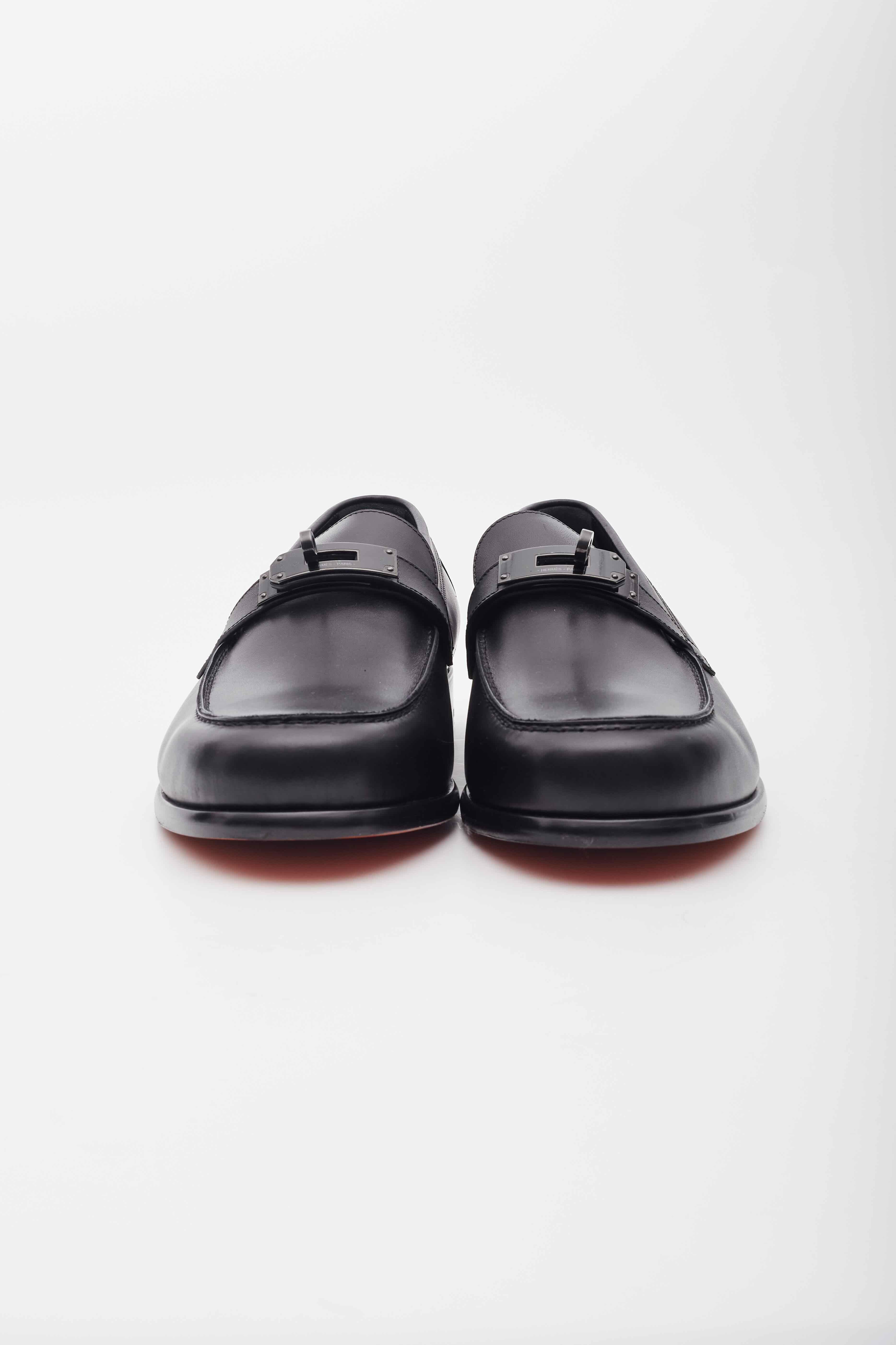 Hermes Calfskin Black Plated Kelly Buckle Destin Loafers (EU 44) In Excellent Condition For Sale In Montreal, Quebec
