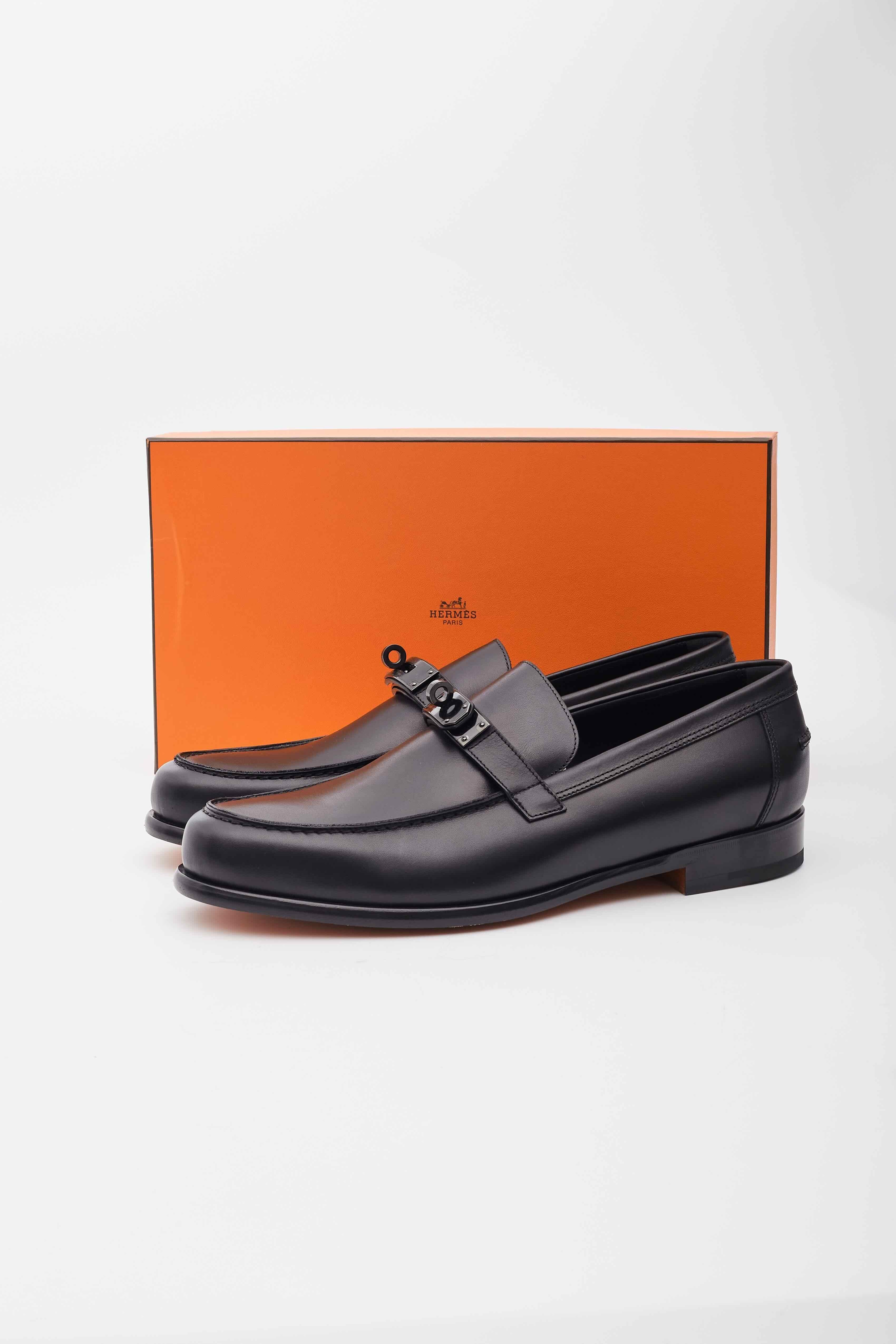 Hermes Calfskin Black Plated Kelly Buckle Destin Loafers (EU 44) For Sale 1