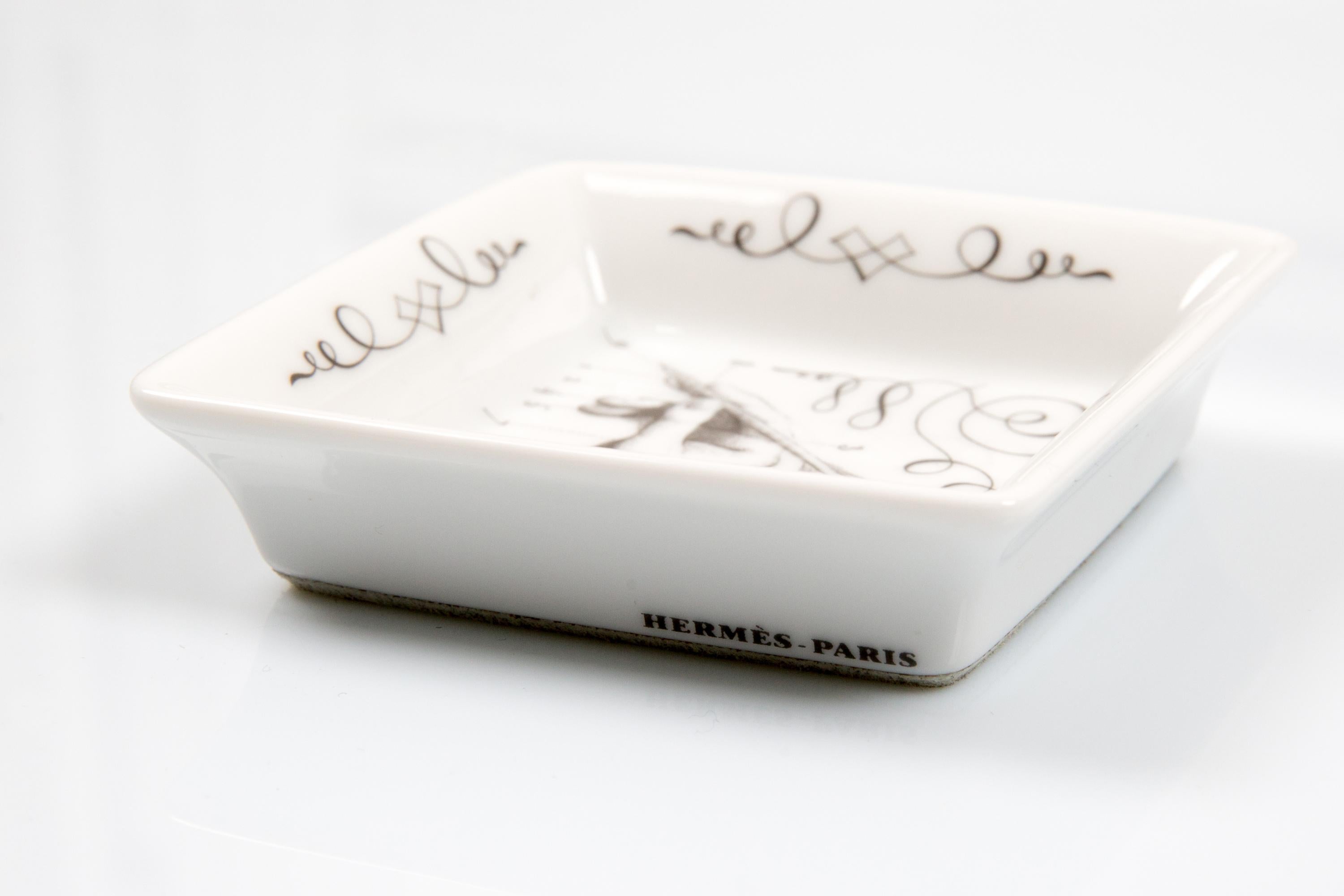 Bianco Hermes “Calligraphy” Mini Porcelain Ashtray Organizer in vendita