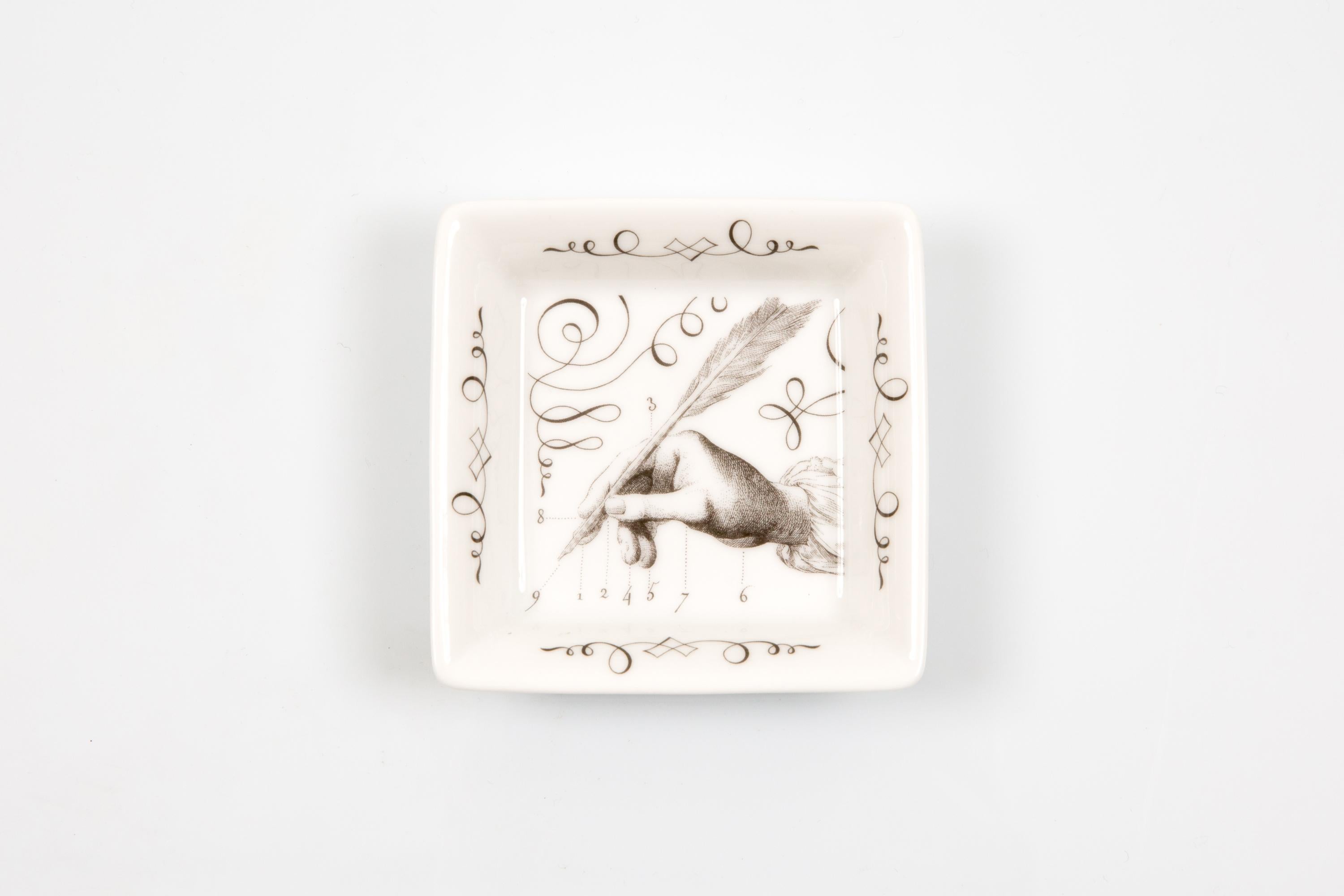 da uomo o donna Hermes “Calligraphy” Mini Porcelain Ashtray Organizer in vendita