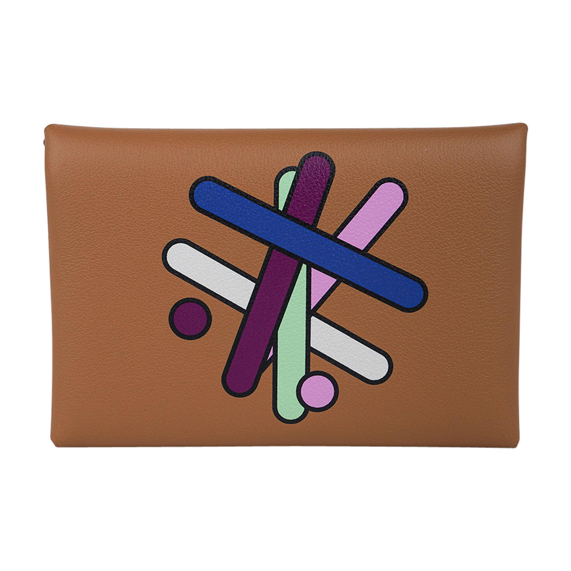 Mightychic offers a rare limited edition  rare limited edition Hermes Calvi Duo card holder 
with Trefle in Biscuit and Blanc.
Printed on both sides.
The new design is clever play on folds of leather that is so functional.
One slot for business