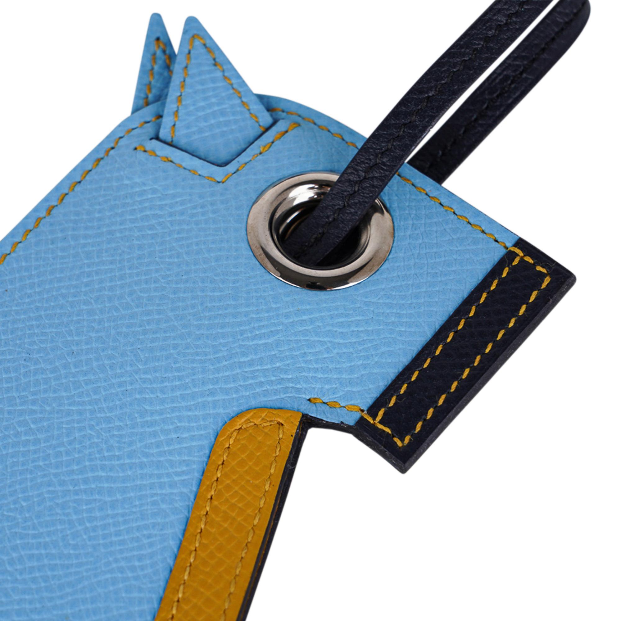 Mightychic offers a guaranteed authentic coveted Hermes Camail Key Ring featured in Bleu Celeste, Jaune Ambre and Blue Indigo.
A modern take on a horse head crafted in Epsom leather with a hidden key ring.
Charming and playful she easily adorns a