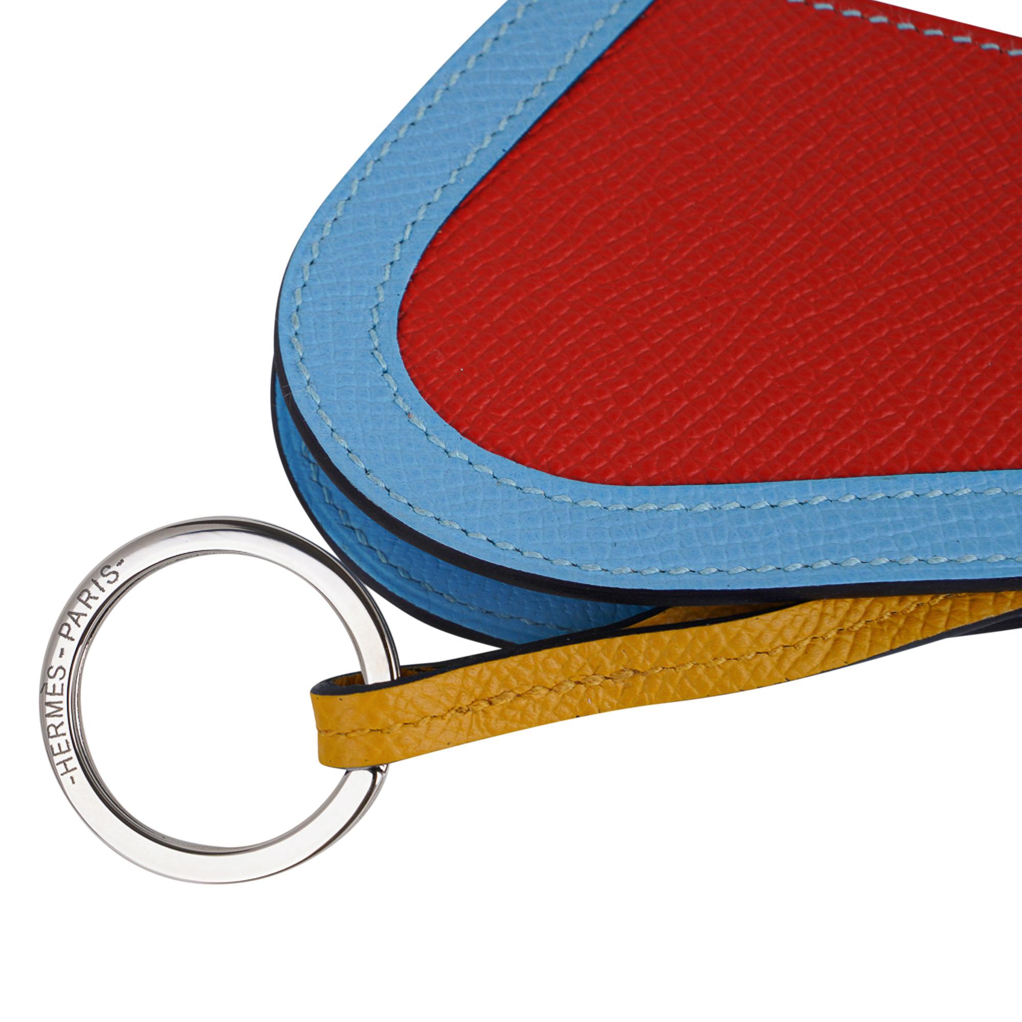 Hermes Camail Schlüsselanhänger Tasche Charme Capucine / Jaune Ambre/ Bleu Celeste (Rot) im Angebot