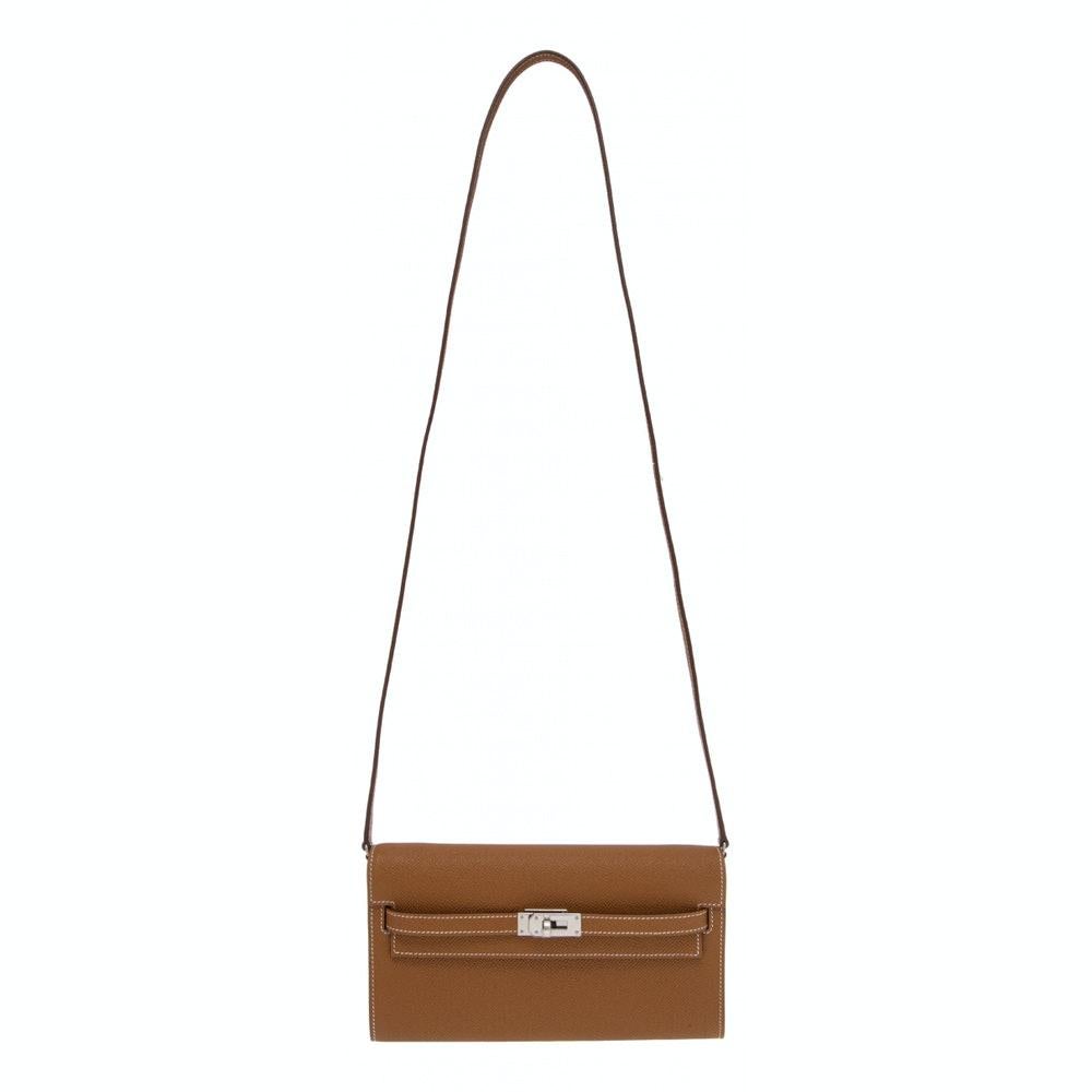 Hermès camel Kelly to Go Clutch / Shoulder bag
Epson leather, silver tone hardware
