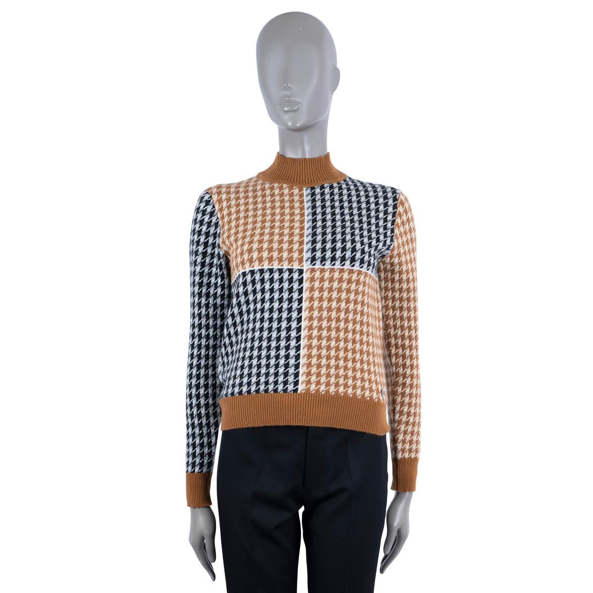 HERMES camel & navy cashmere 2019 HOUNDSTOOTH MOCK NECK Sweater 34 XS In Excellent Condition For Sale In Zürich, CH