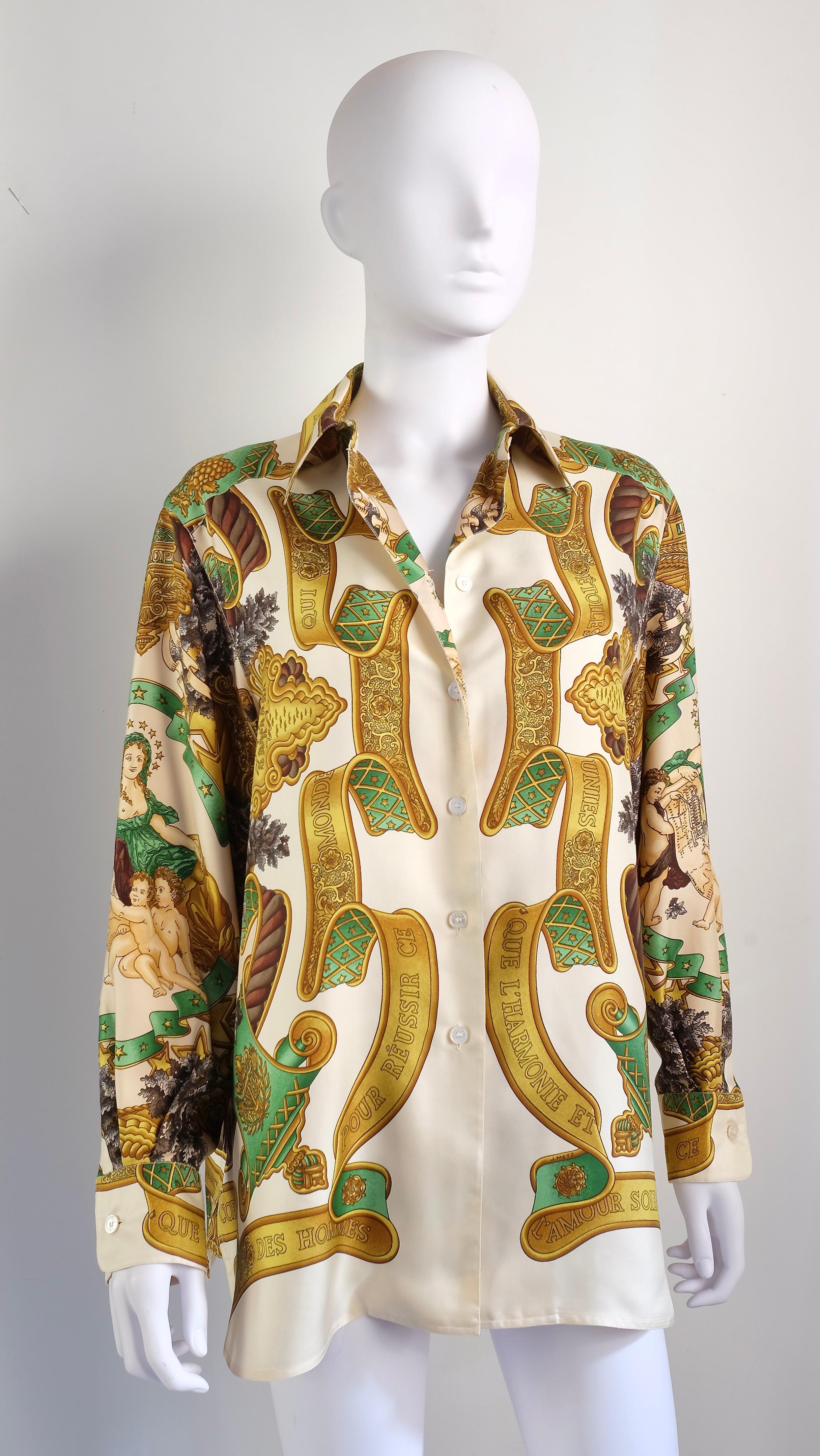 Hermès Vintage Selection - Extraordinaire chemise en soie avec le motif Carrè 'Europe' portant la signature du maître Joachim Metz ( 1993 ). La beauté classique du design donne de la valeur à ce produit fabriqué par la Maison avec le plus grand