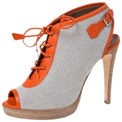 Hermes Canvas und Orange Leder Trim Lace Up Peep Toe Plattform Booties Größe 40