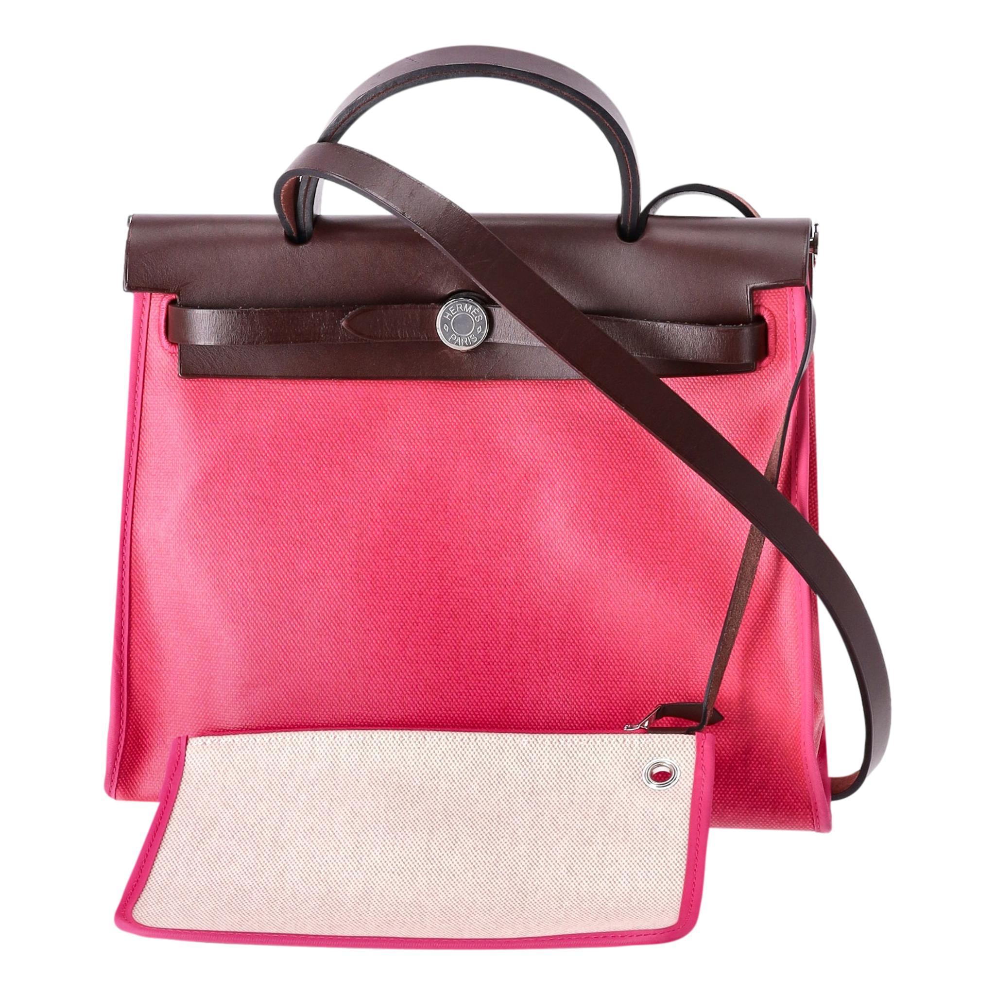 Hermes Canvas & Leather Herbag 31cm

Rose extreme coloured canvas with brown cowhide leather and palladium hardware.

Year 2021.

Size - Height 26cm, Width 31cm, Depth 11cm

Condition - Good - Very Good (Some scratches to the leather)

Composition -