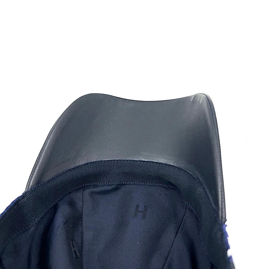 HERMES Mütze aus schwarzem Leder und farbiger Seide Größe 57  im Zustand „Neu“ im Angebot in Paris, FR