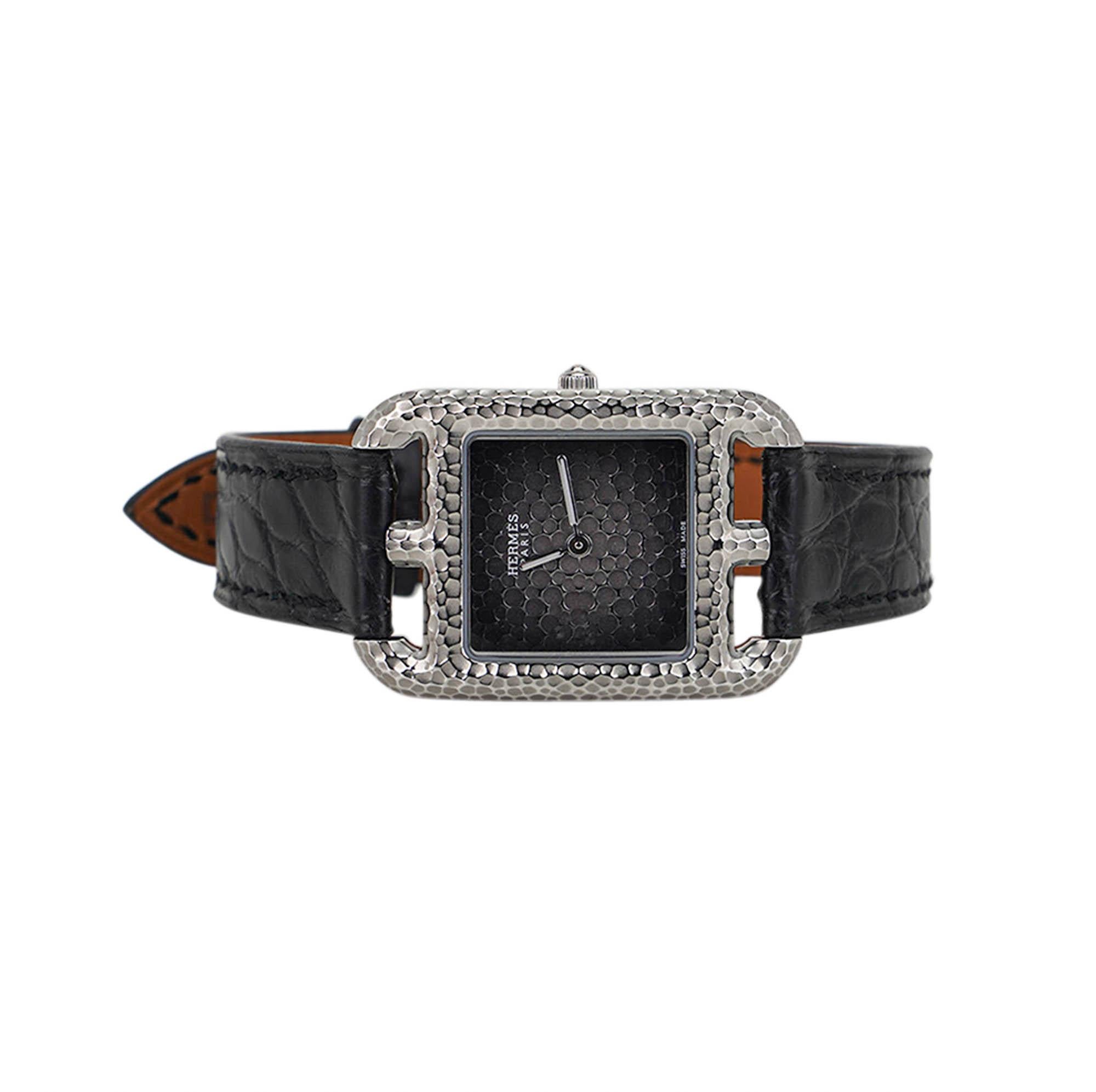 Mightychic offers an Hermes Cape Cod quartz watch featured in hammered stainless steel.
This edgy version of Henri d'Origny's 1991 Chaine d'Ancre inspired design features a hammered surface of the case.
Black to Grey shaded dial is laquared to the