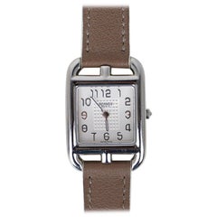 Montre Hermès Cape Cod en acier avec bracelet en cuir de veau couleur étoupe