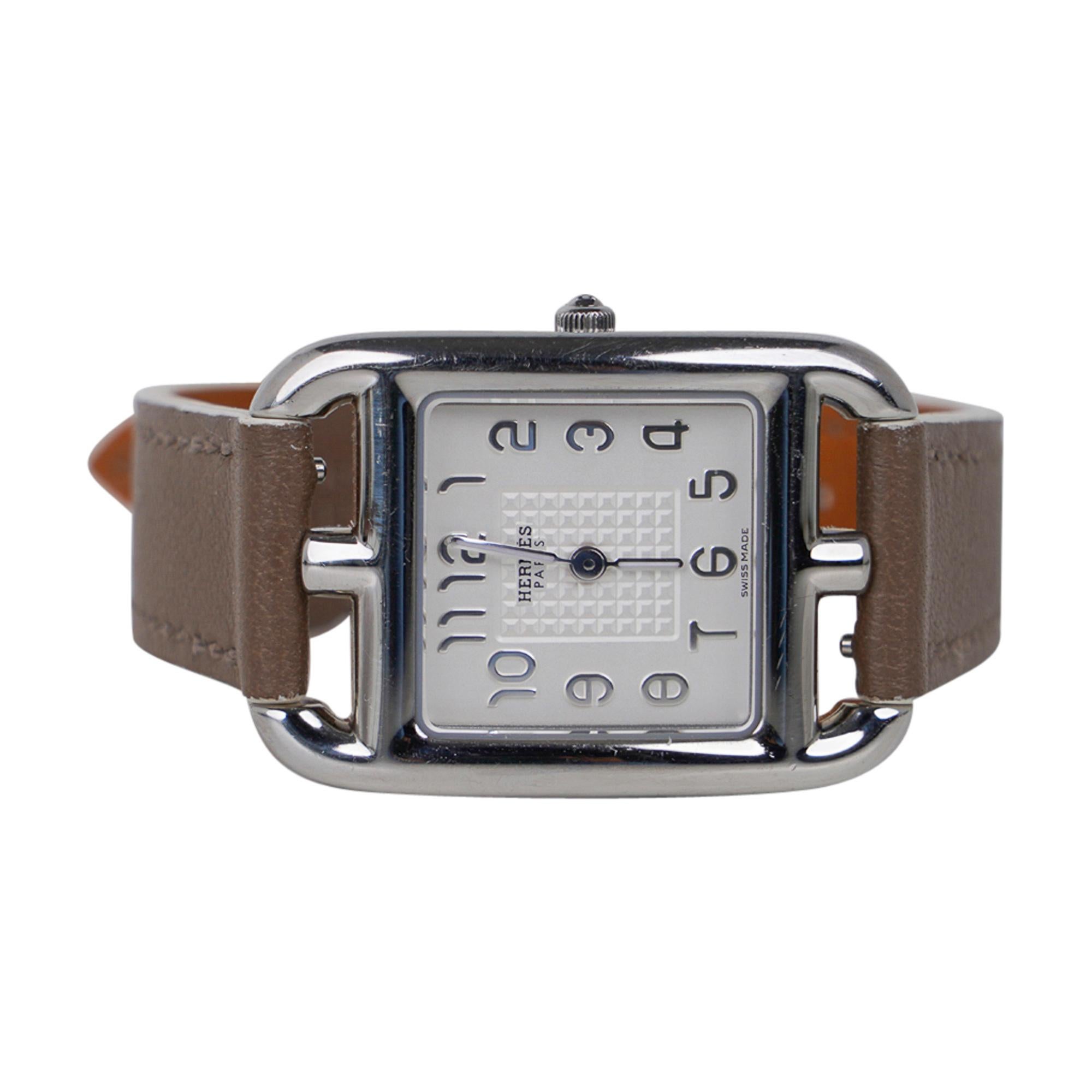 Guaranteed authentic Hermes Cape Cod watch.
The 23 mm x 23 mm steel watch has an opaline silvered dial.
The interchangeable strap is Etoupe calfskin.
Quartz movement made in Switzerland.
The Cape Cod was inspired by the rectangular Chaine d'Ancre