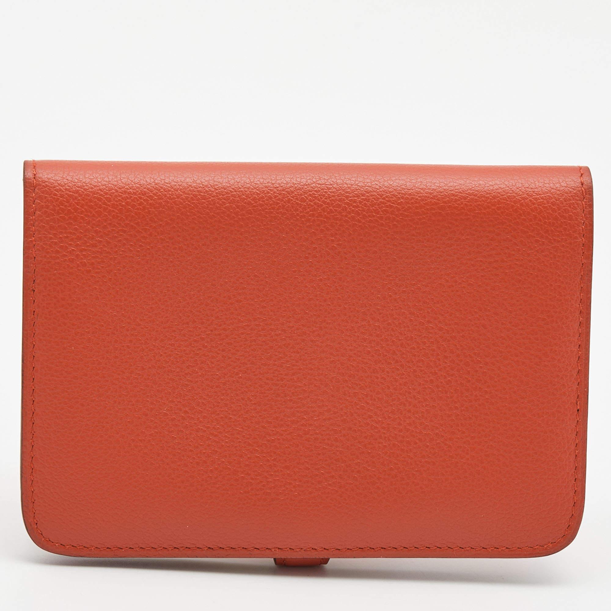 A beautiful wallet for stylish women, this Hermes wallet is perfect to be carried solo or inside your tote while you step out to run errands. It is a durable accessory.

