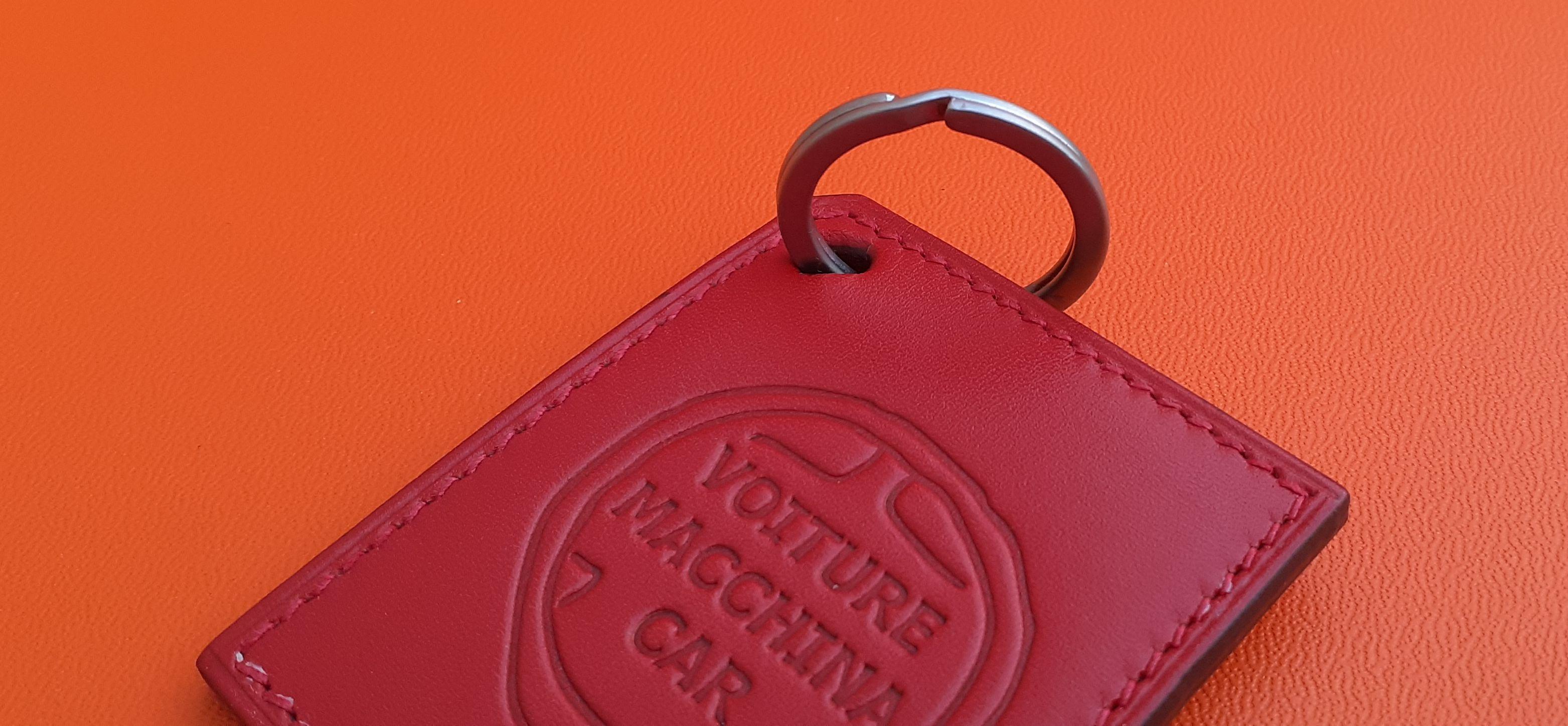 Porte-clés de voiture Hermès en cuir rouge éclatant  Unisexe en vente