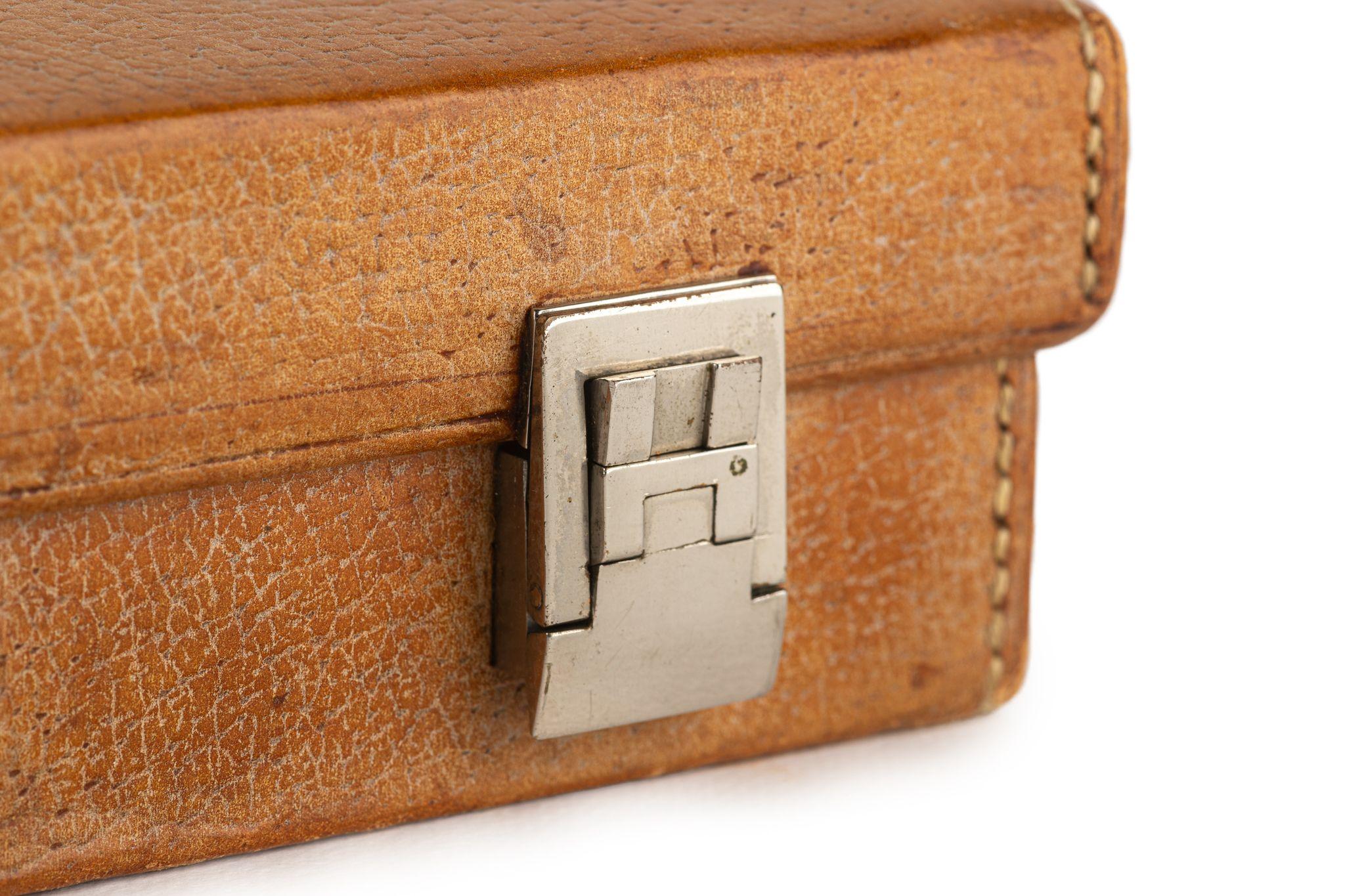 Trousse de toilette Hermès au caramel en vente 1