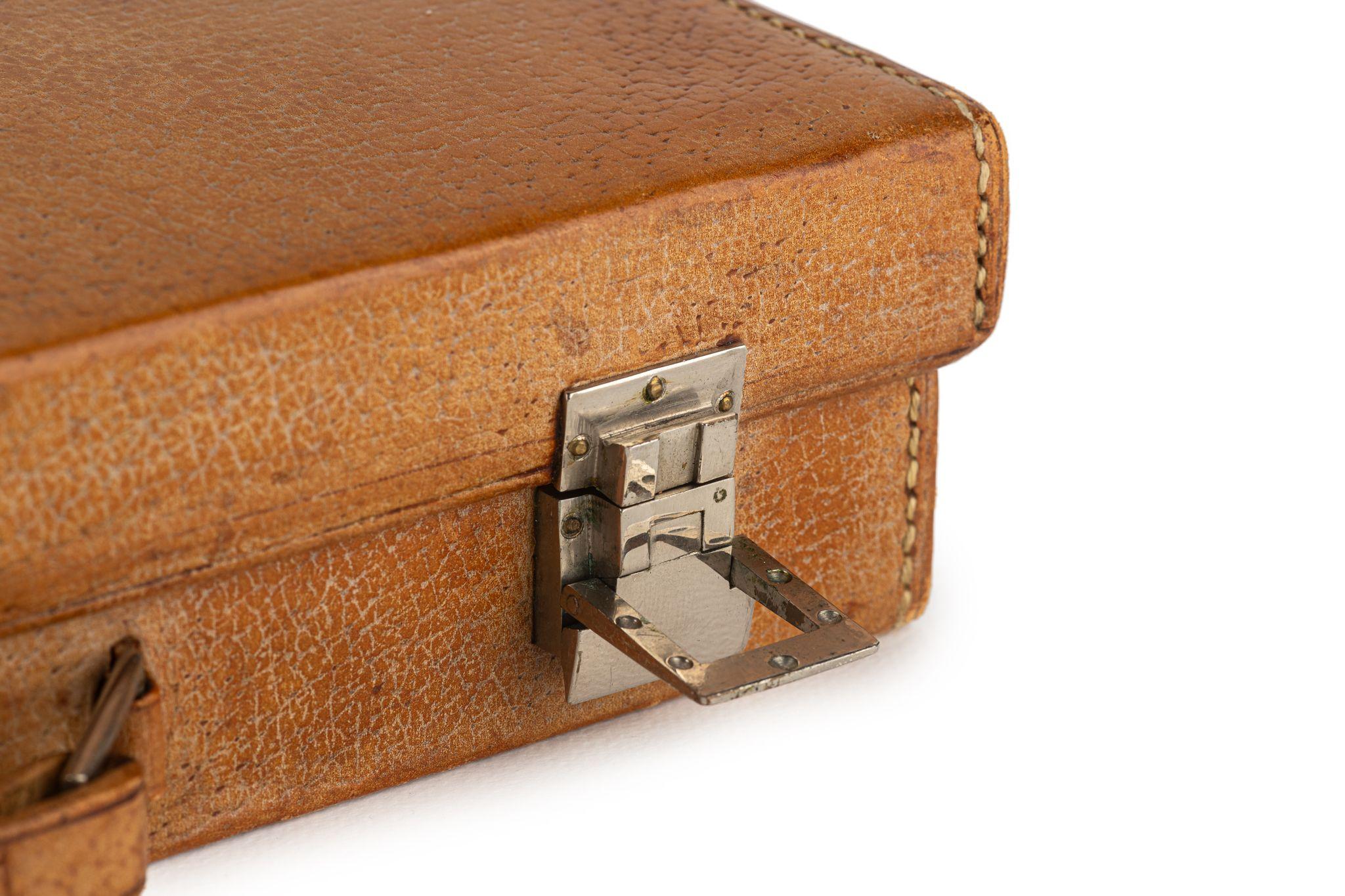 Trousse de toilette Hermès au caramel en vente 2