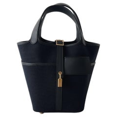 Hermès - Sac Cargo Picotin Lock 18 en noir avec accessoires dorés