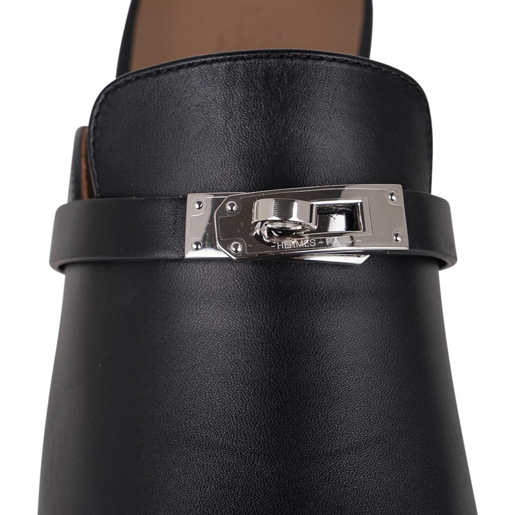 Mightychic offers a pair of Hermes Carlotta Mules featured in Black Calfskin.
Fabulous Hermes clogs Palladium Kelly buckle and studs with Hazelnut goatskin insole and lining.
Dark Beechwood sole.
These chic casual shoes are the trend as clogs
