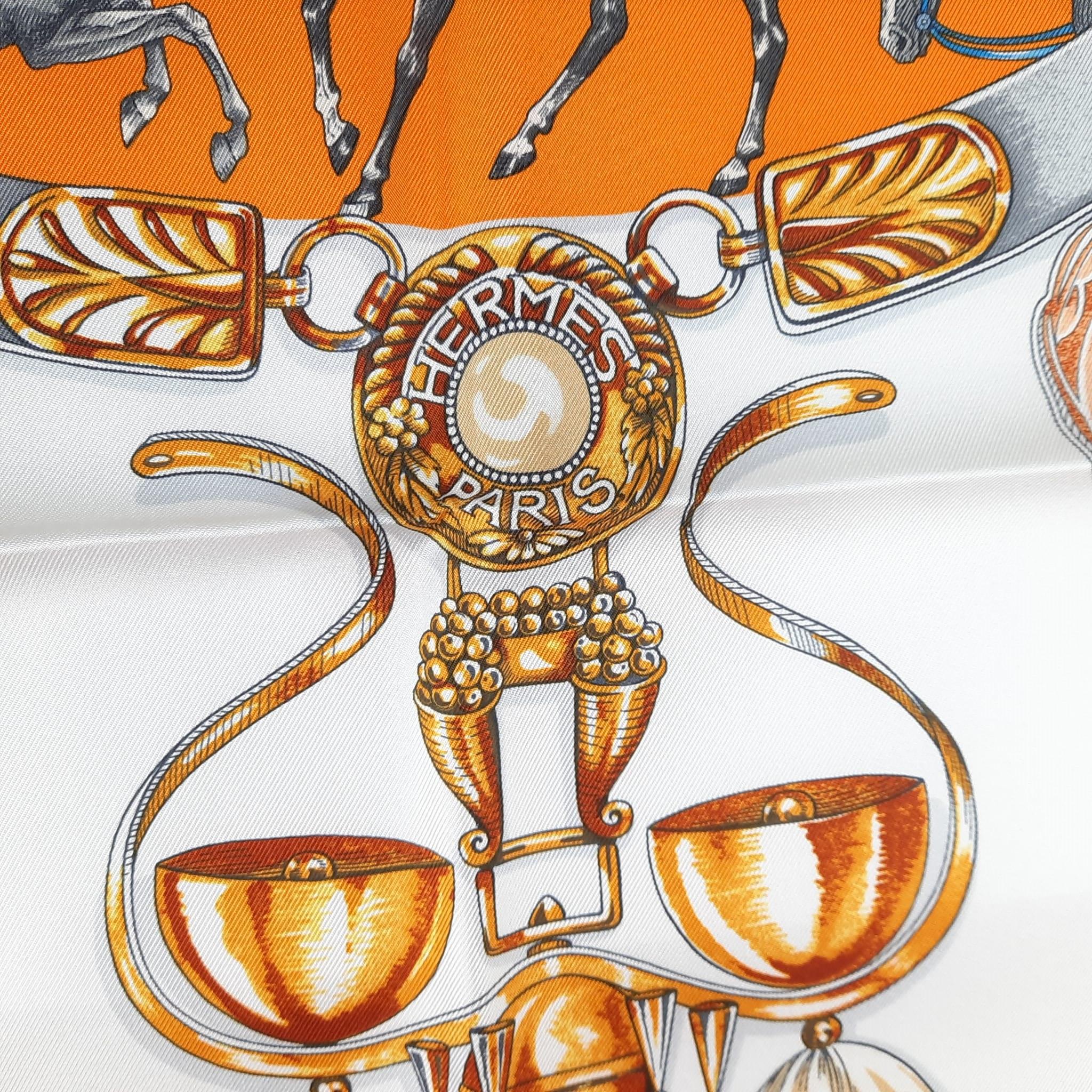 Hermes Carré 90 Cavalcades Orange / Blanc / Rouille Silk In New Condition In Nicosia, CY