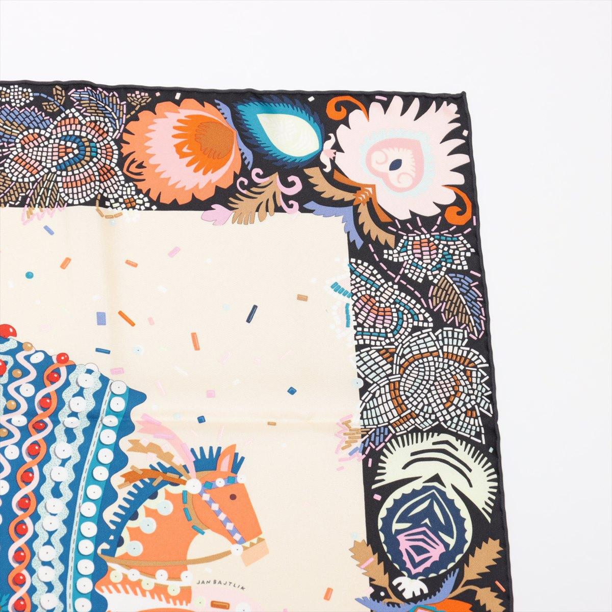 Hermès Carré 90 Costume de Fete Silk Scarf White In Good Condition In Humacao, PR