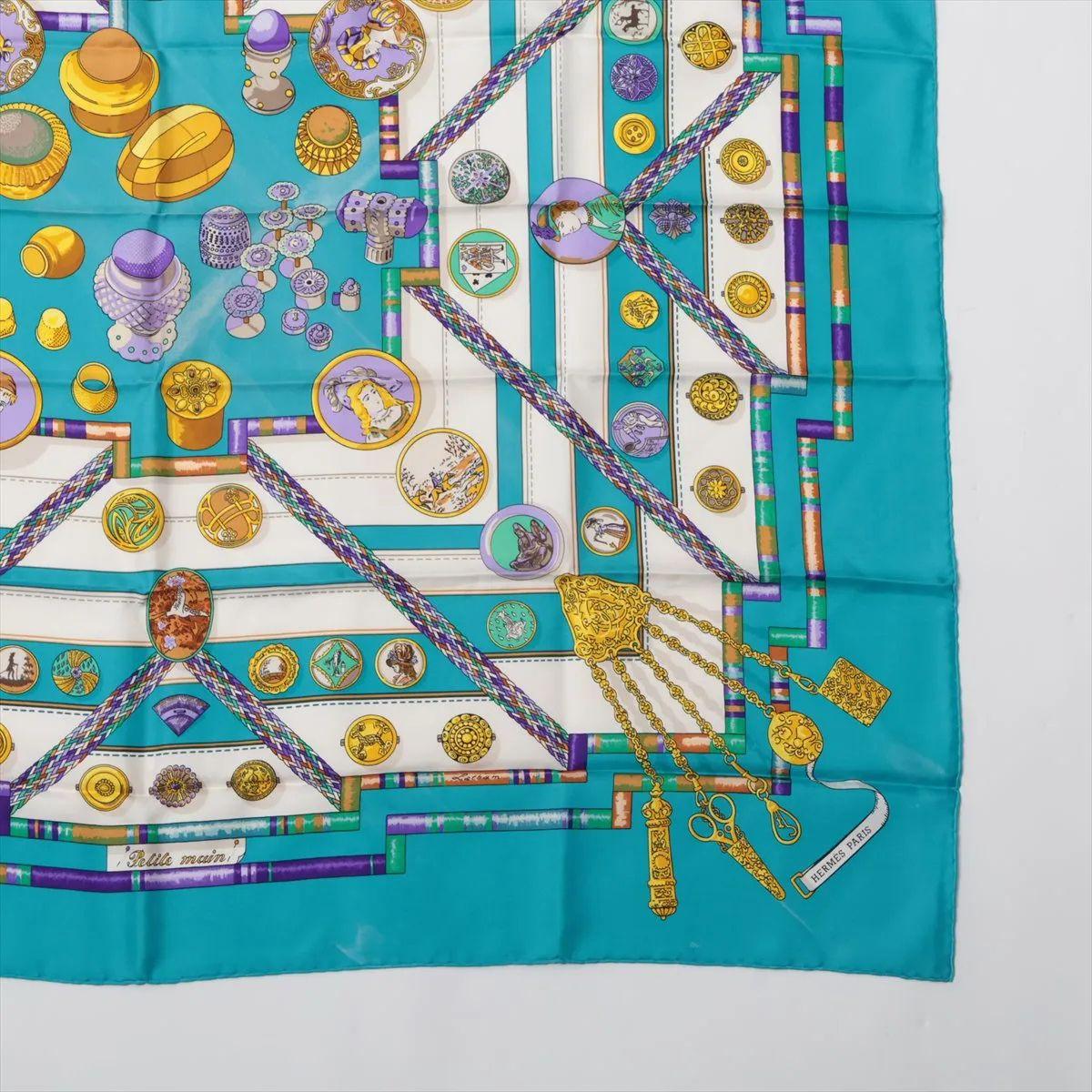 Hermès Carré 90 Petite Main Silk Scarf Blue For Sale 1