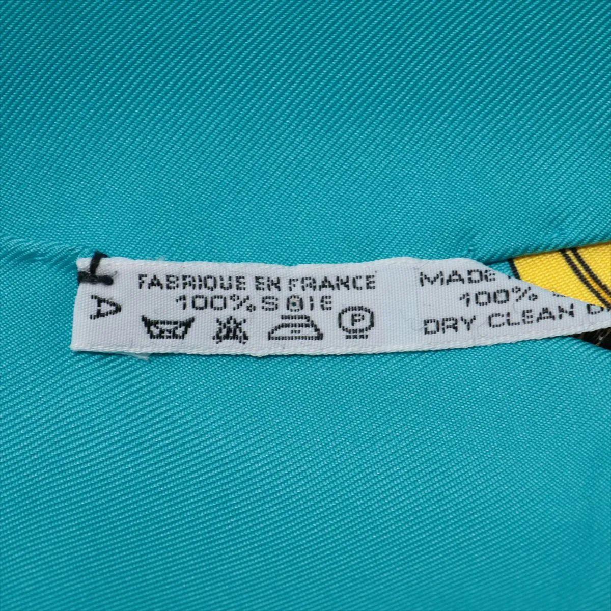 Hermès Carré 90 Petite Main Silk Scarf Blue For Sale 4