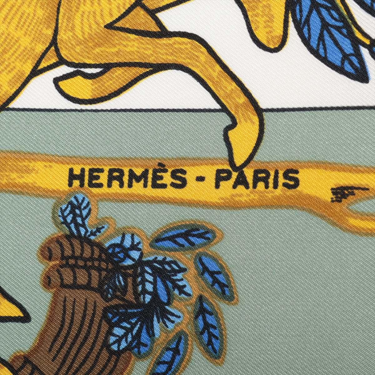 Hermès Carré Animal Alphabets Scarf  White x Green For Sale 3